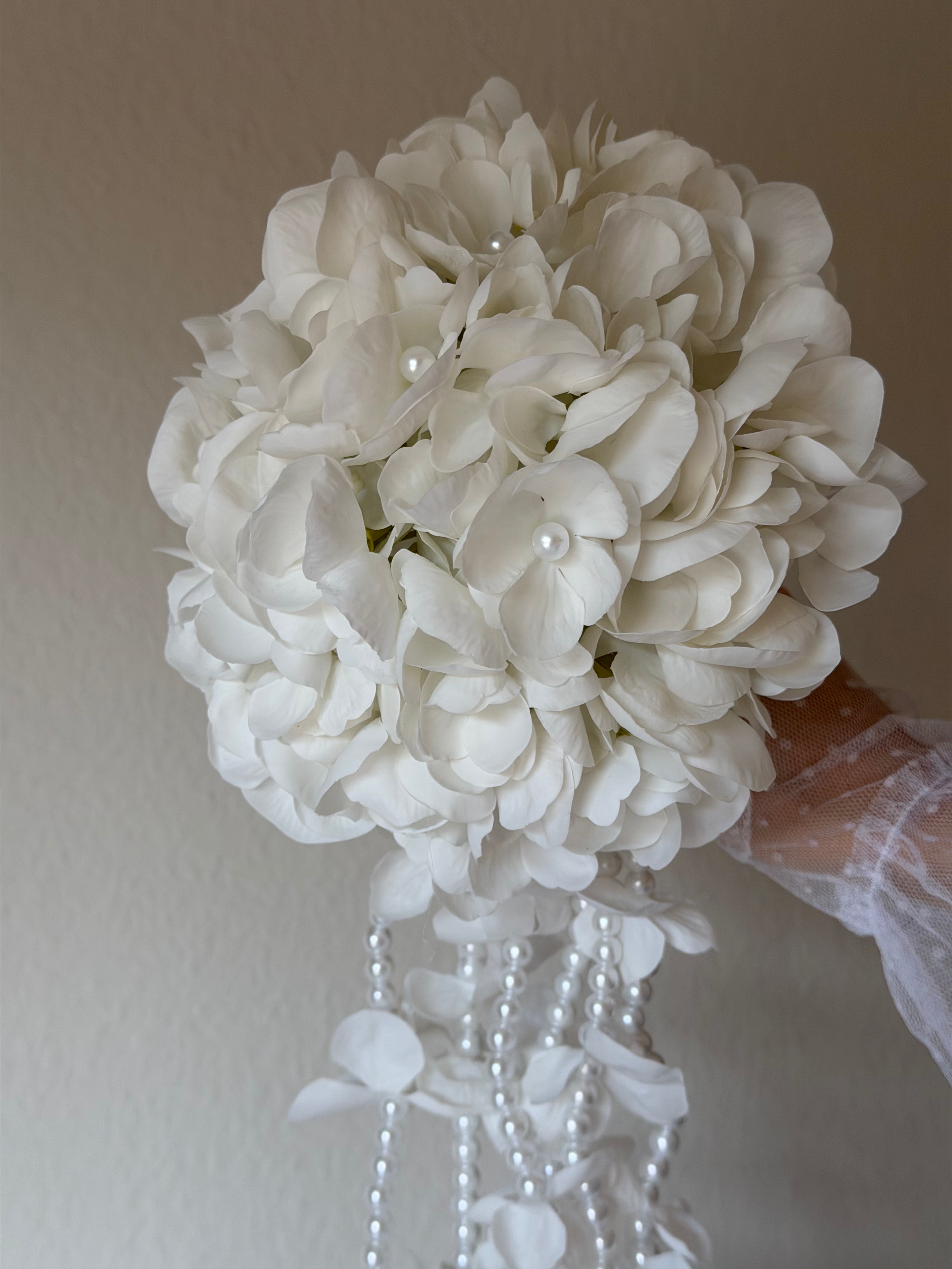 BRIDAL BOUQUET HYDRANGEA