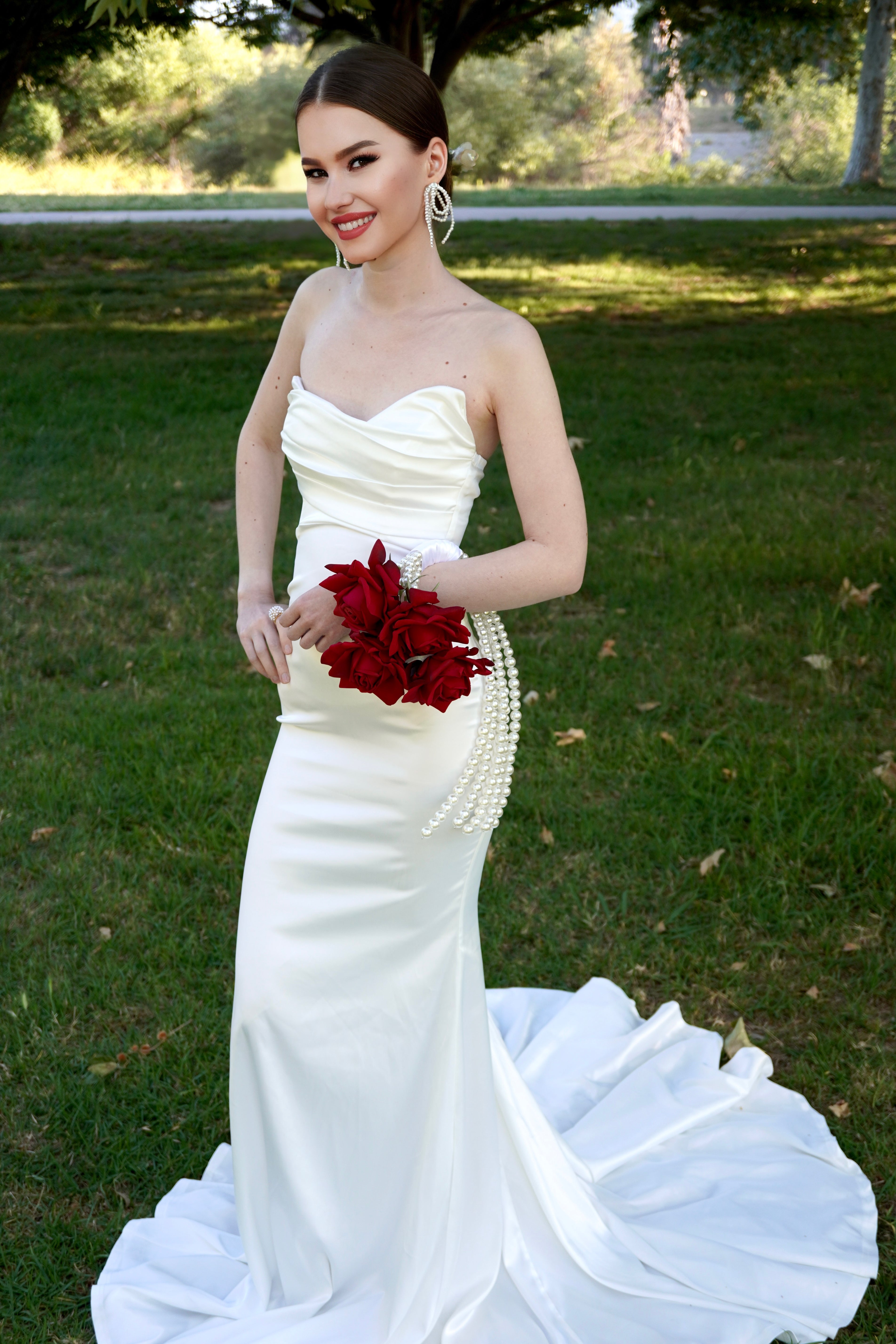 BRIDAL BOUQUET ROSE RED