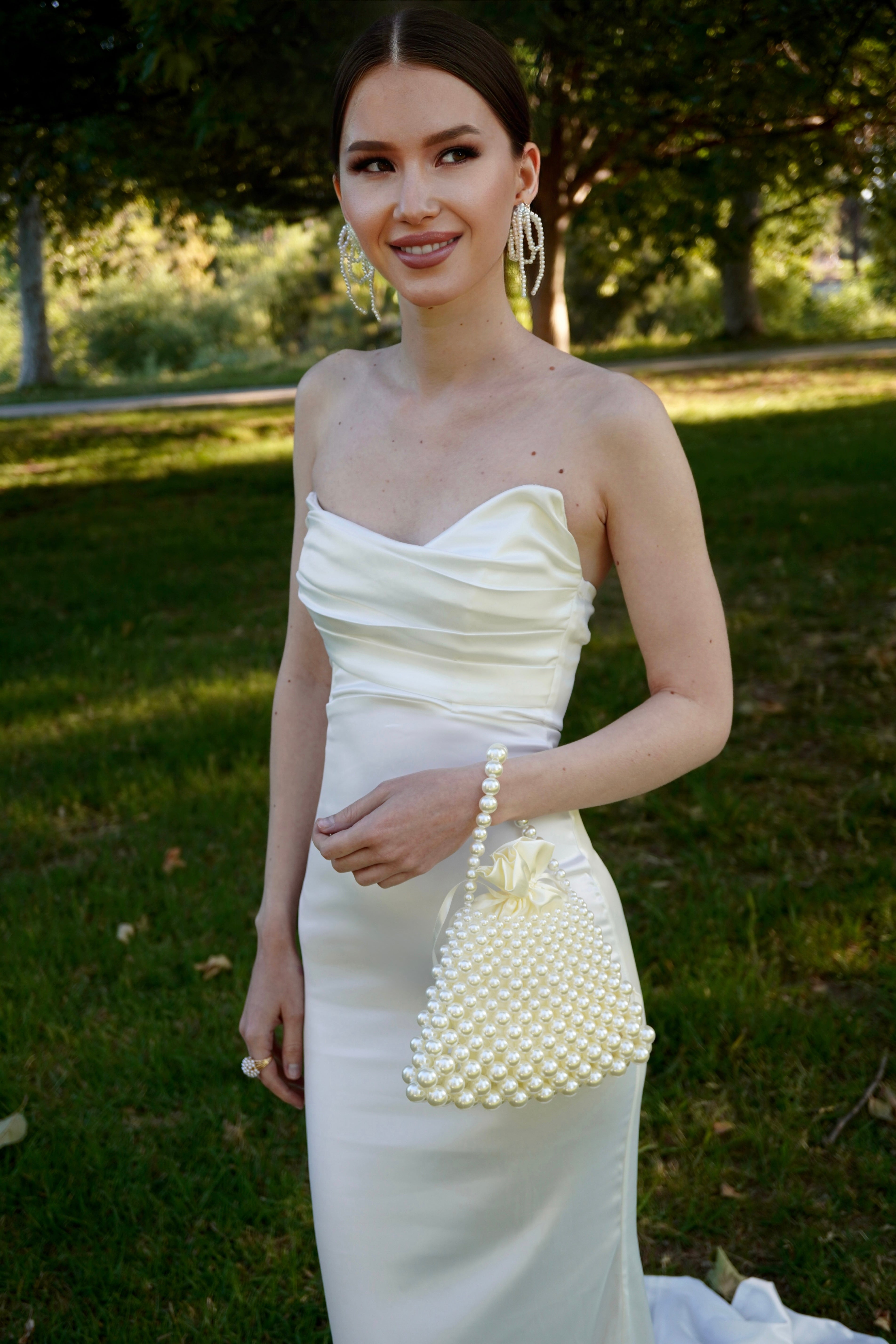 TRAPEZOID-SHAPED BAG