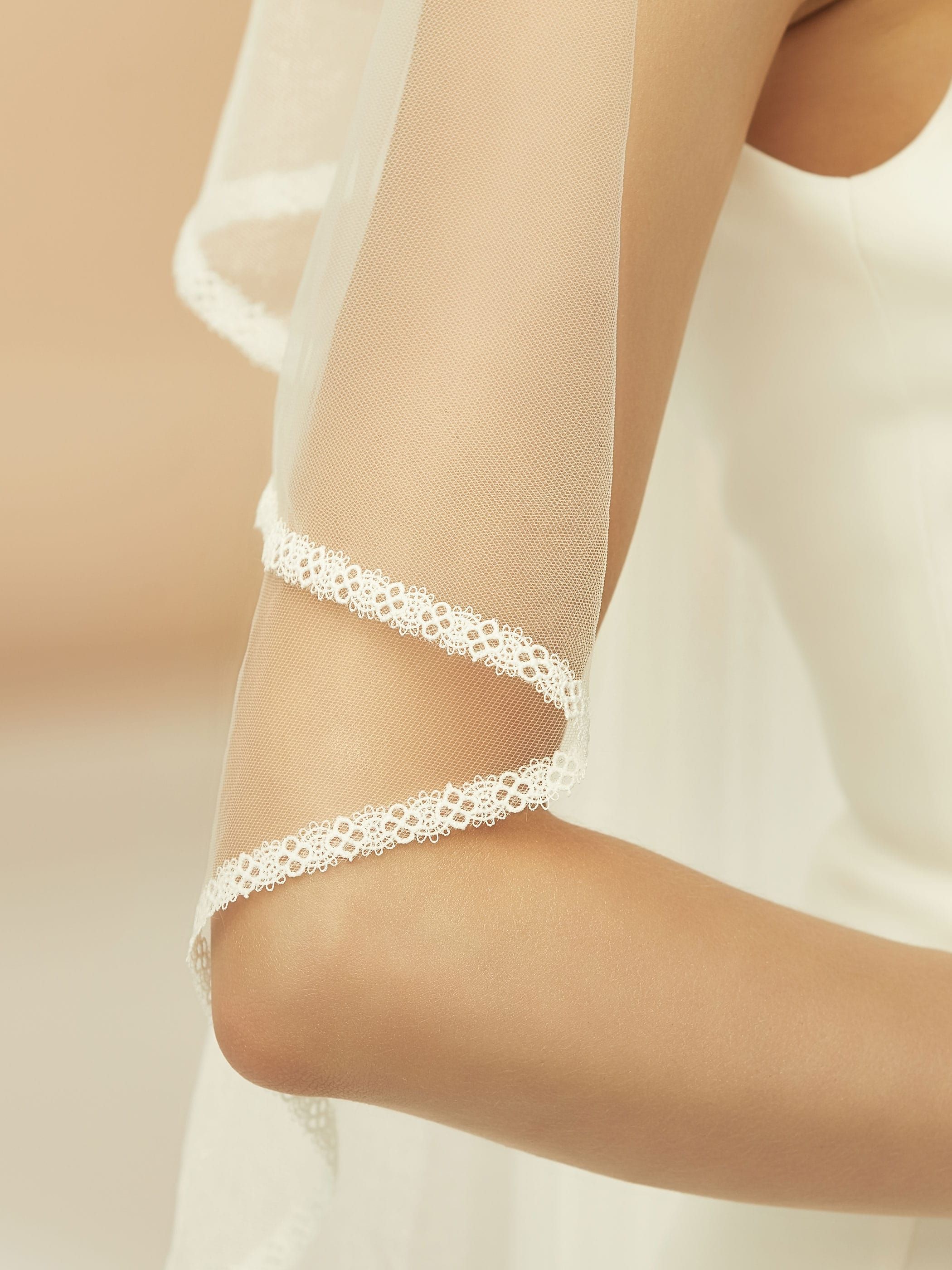 LACE EDGE VEIL S365
