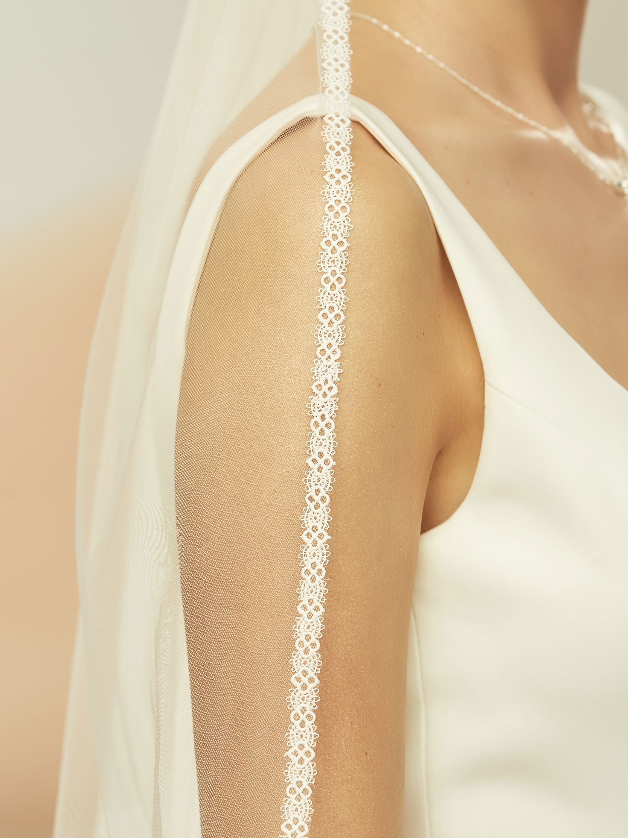 LACE EDGE VEIL S400