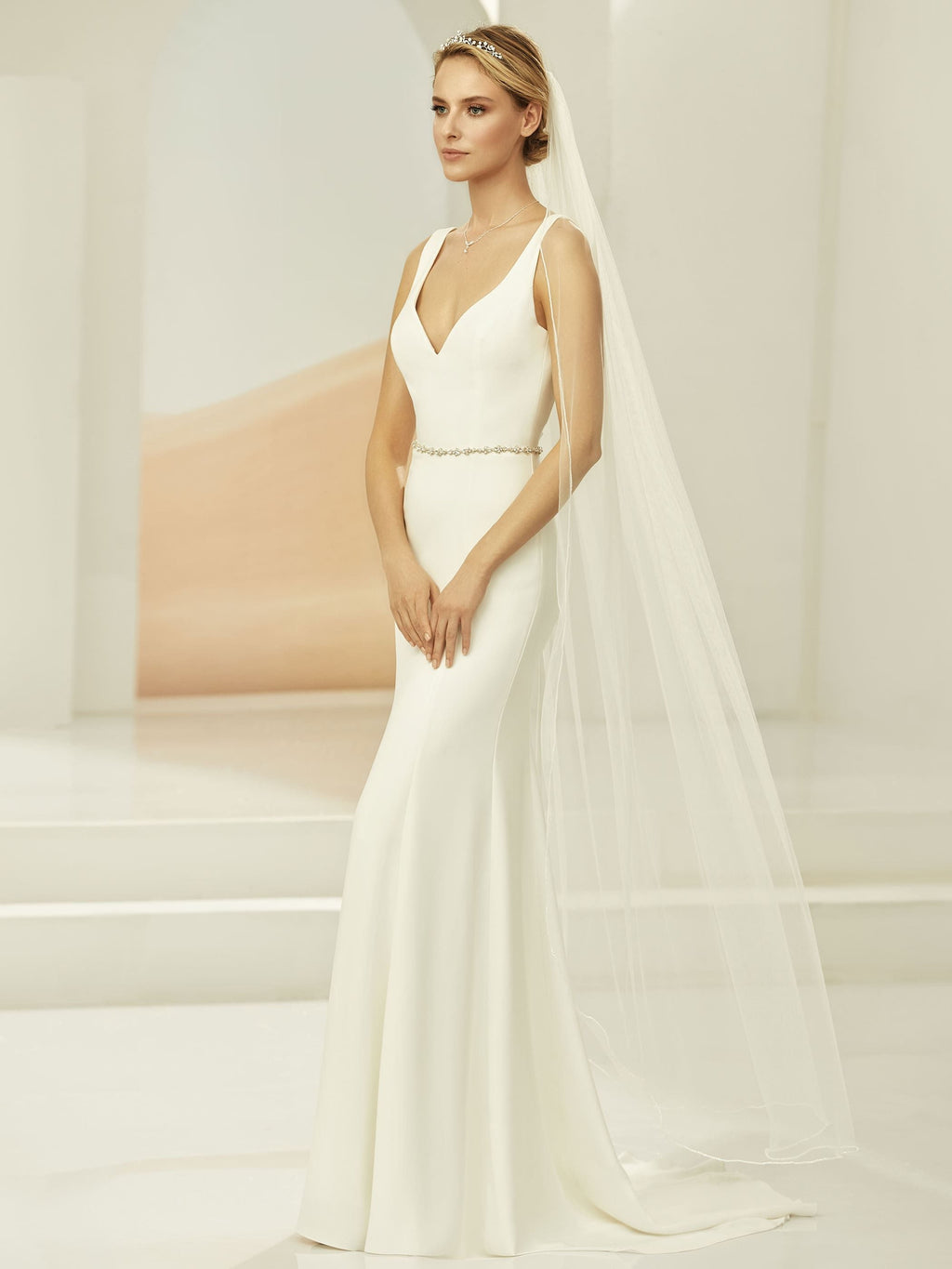 GLASS BEADED EDGE VEIL S402