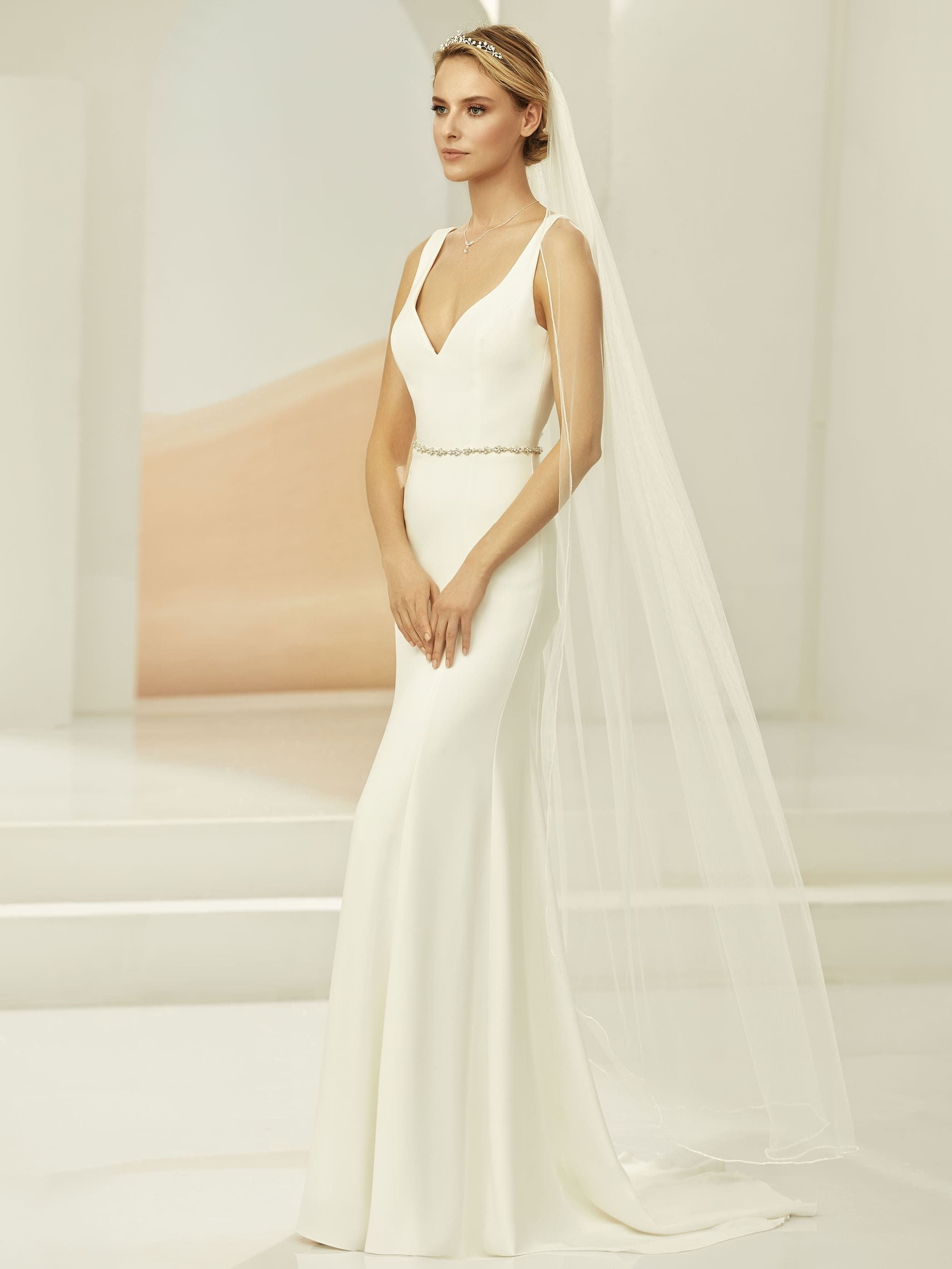 GLASS BEADED EDGE VEIL S402