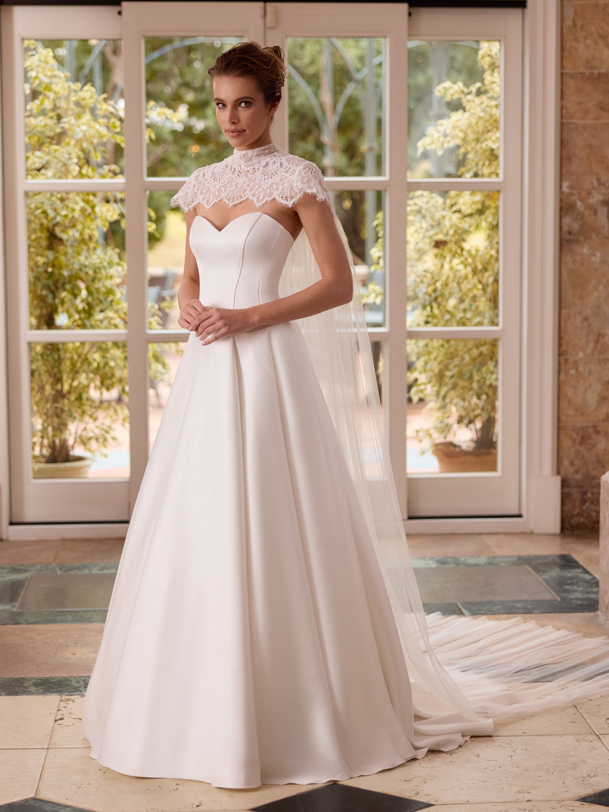BRIDAL CAPE E547