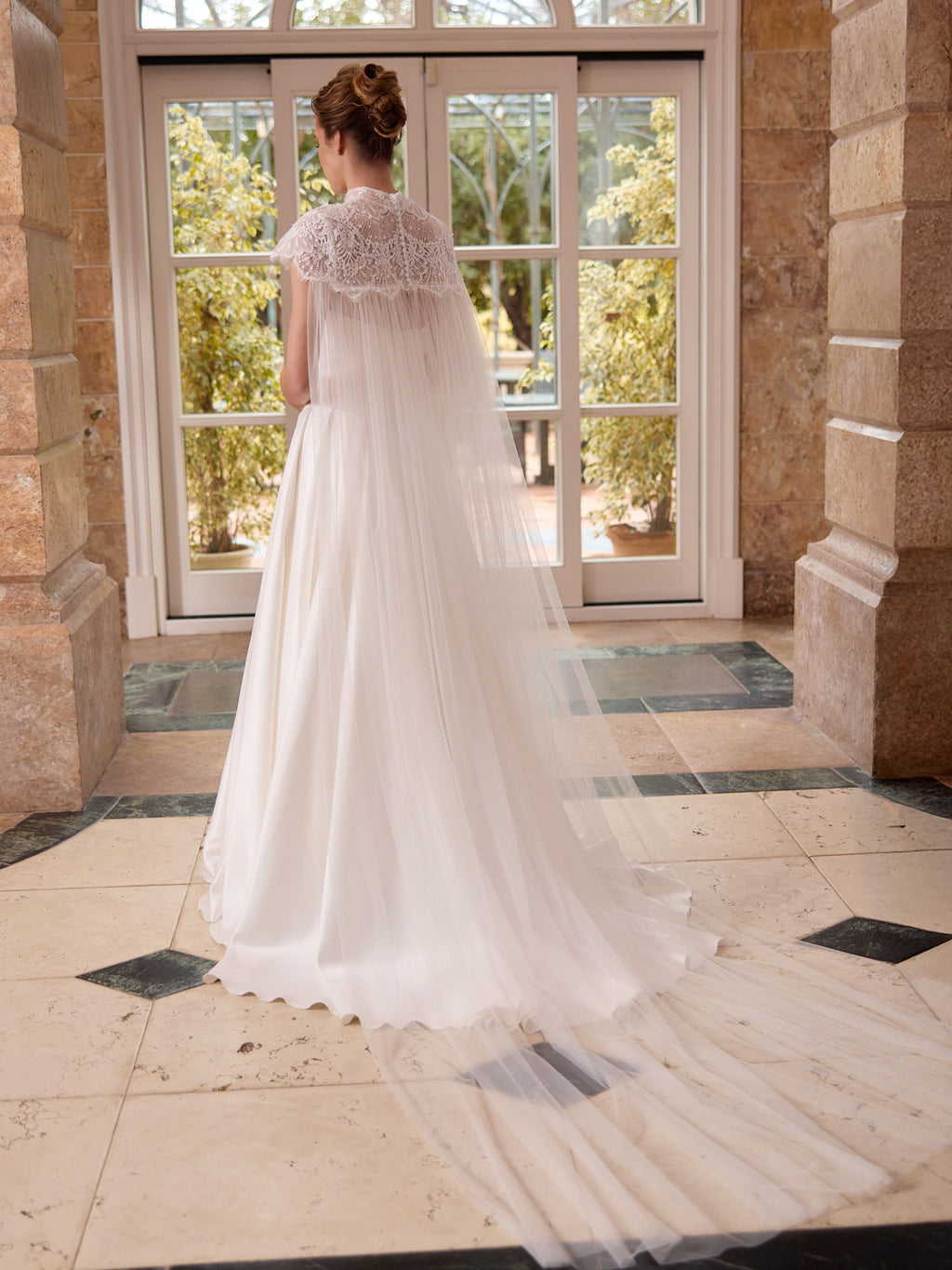 BRIDAL CAPE E547