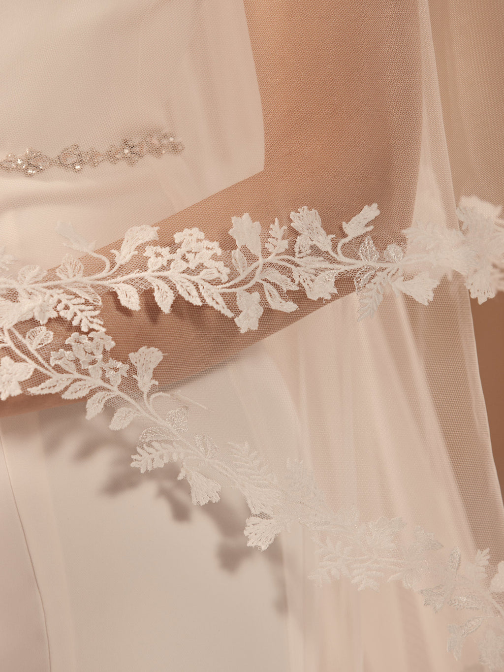 LACE EDGED VEIL S455