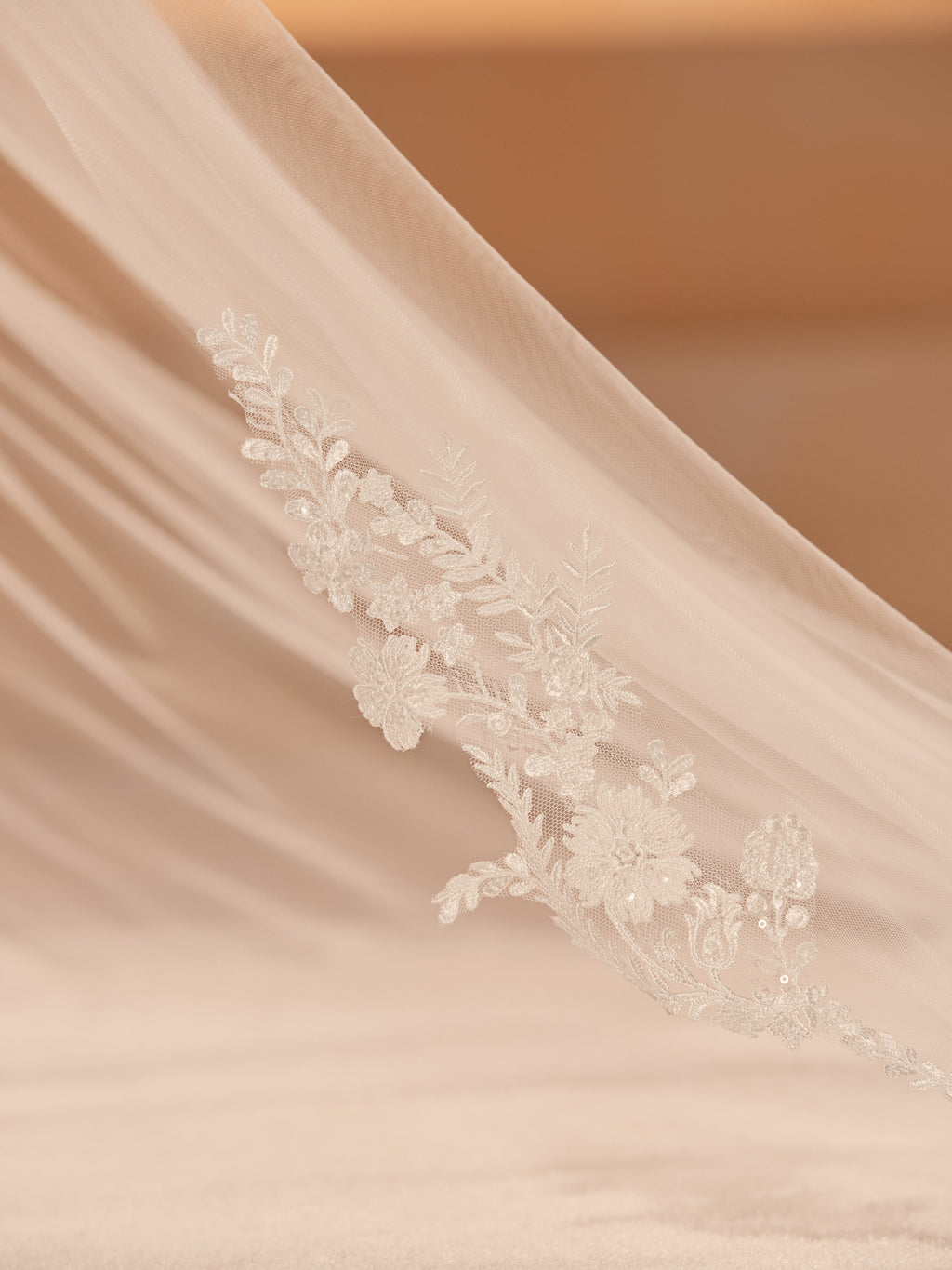 LACE EDGED VEIL S456