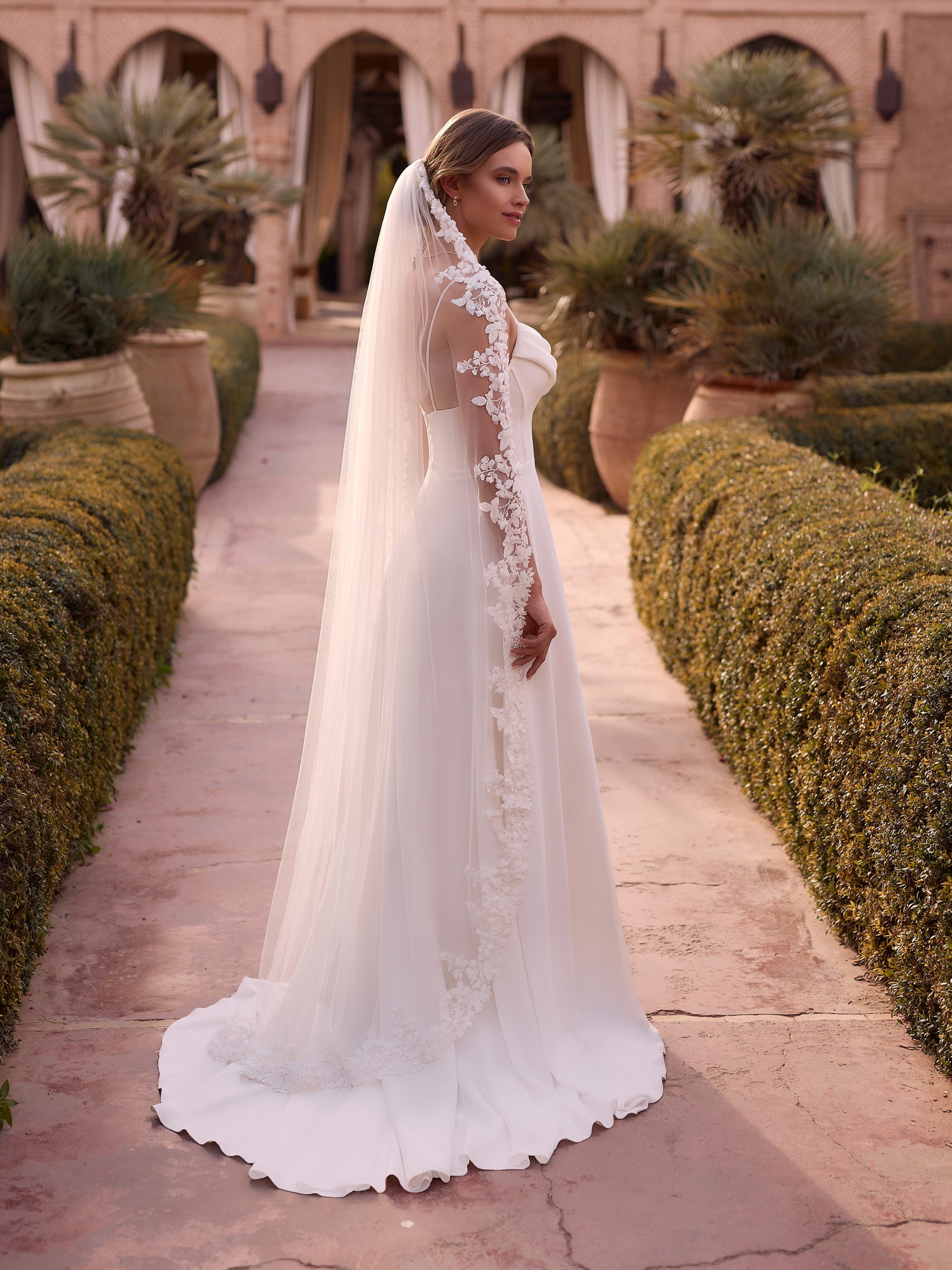 LACE EDGED VEIL S534