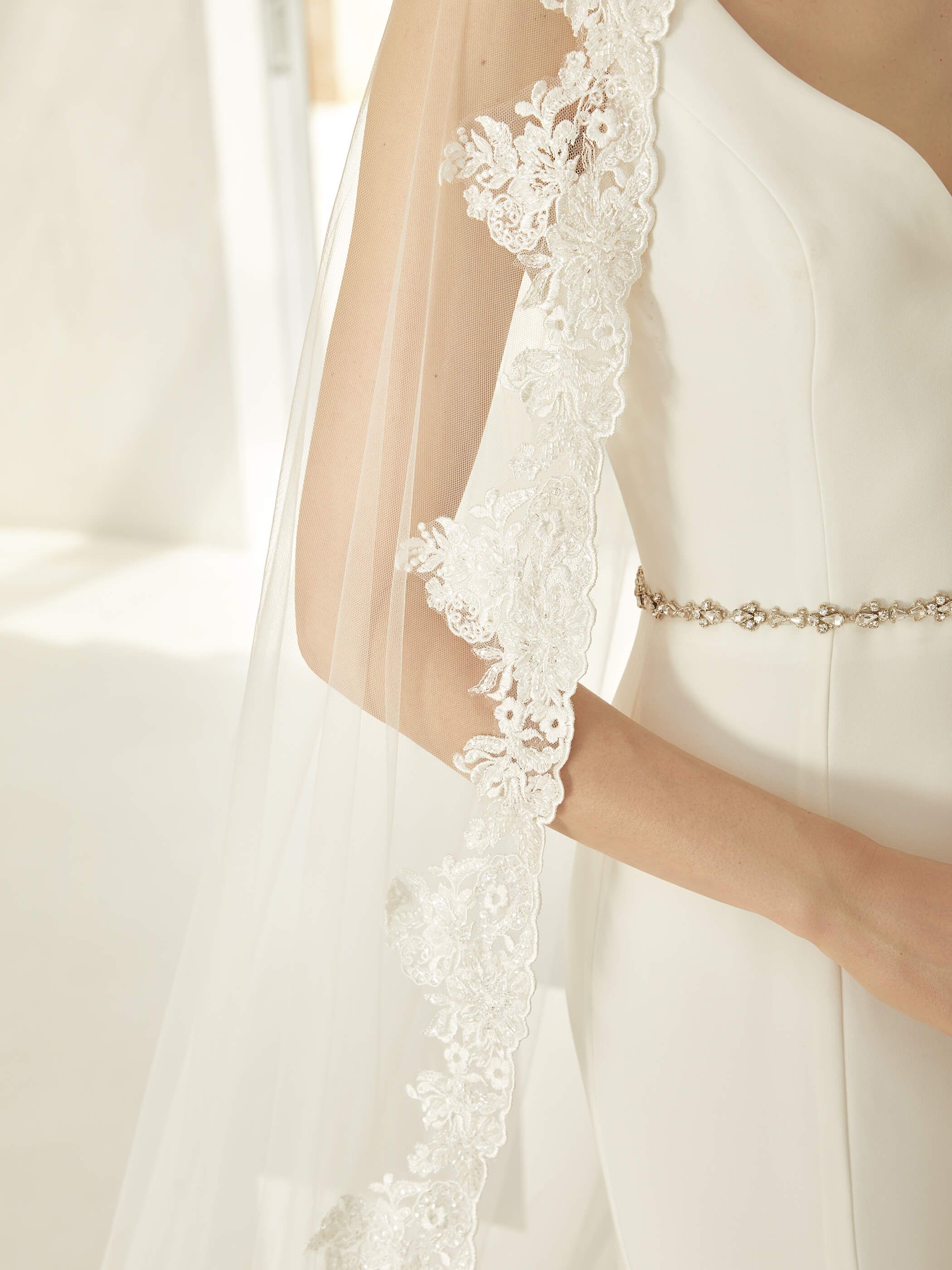 LACE EDGED VEIL S425