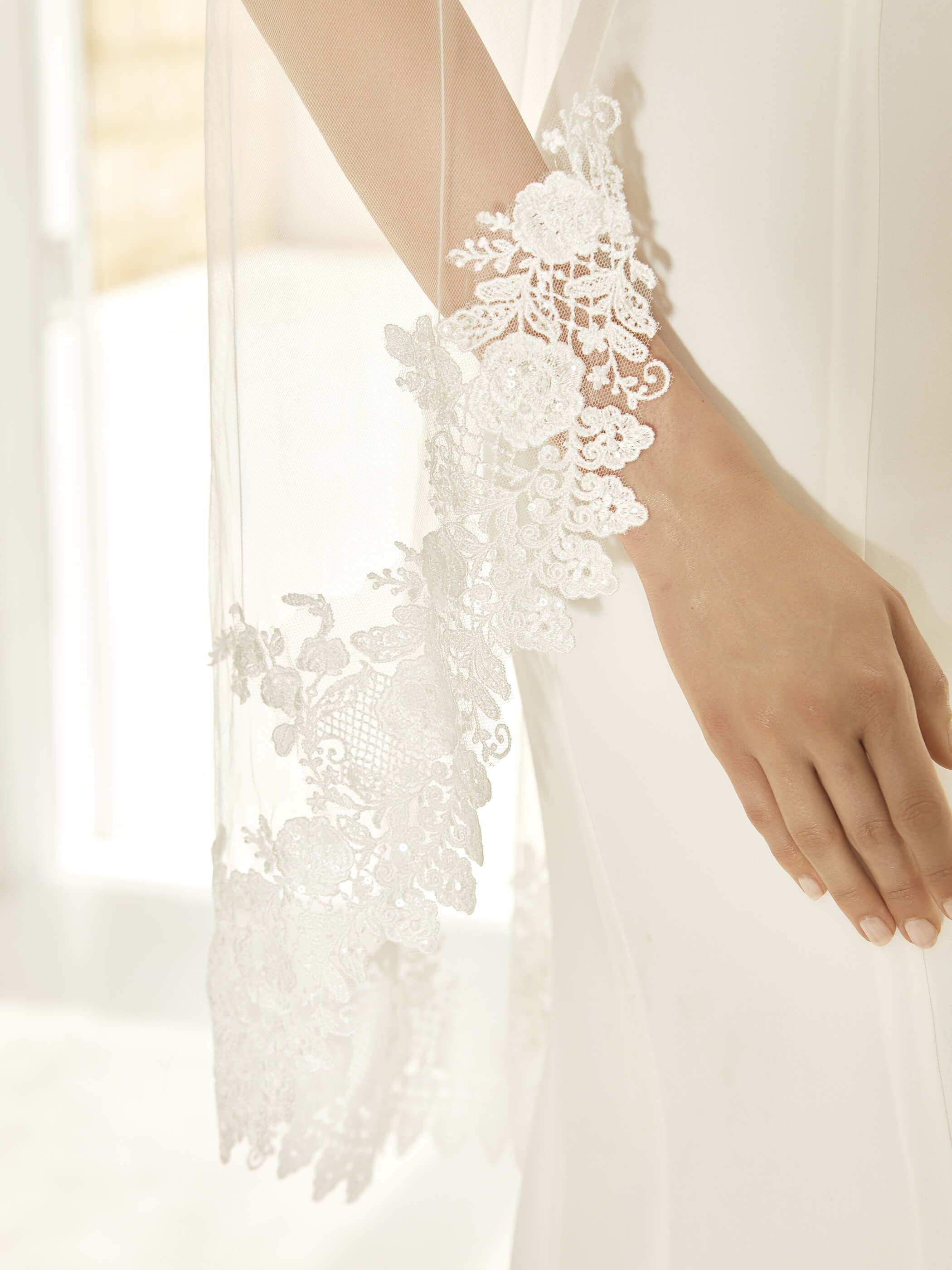LACE EDGED VEIL S432