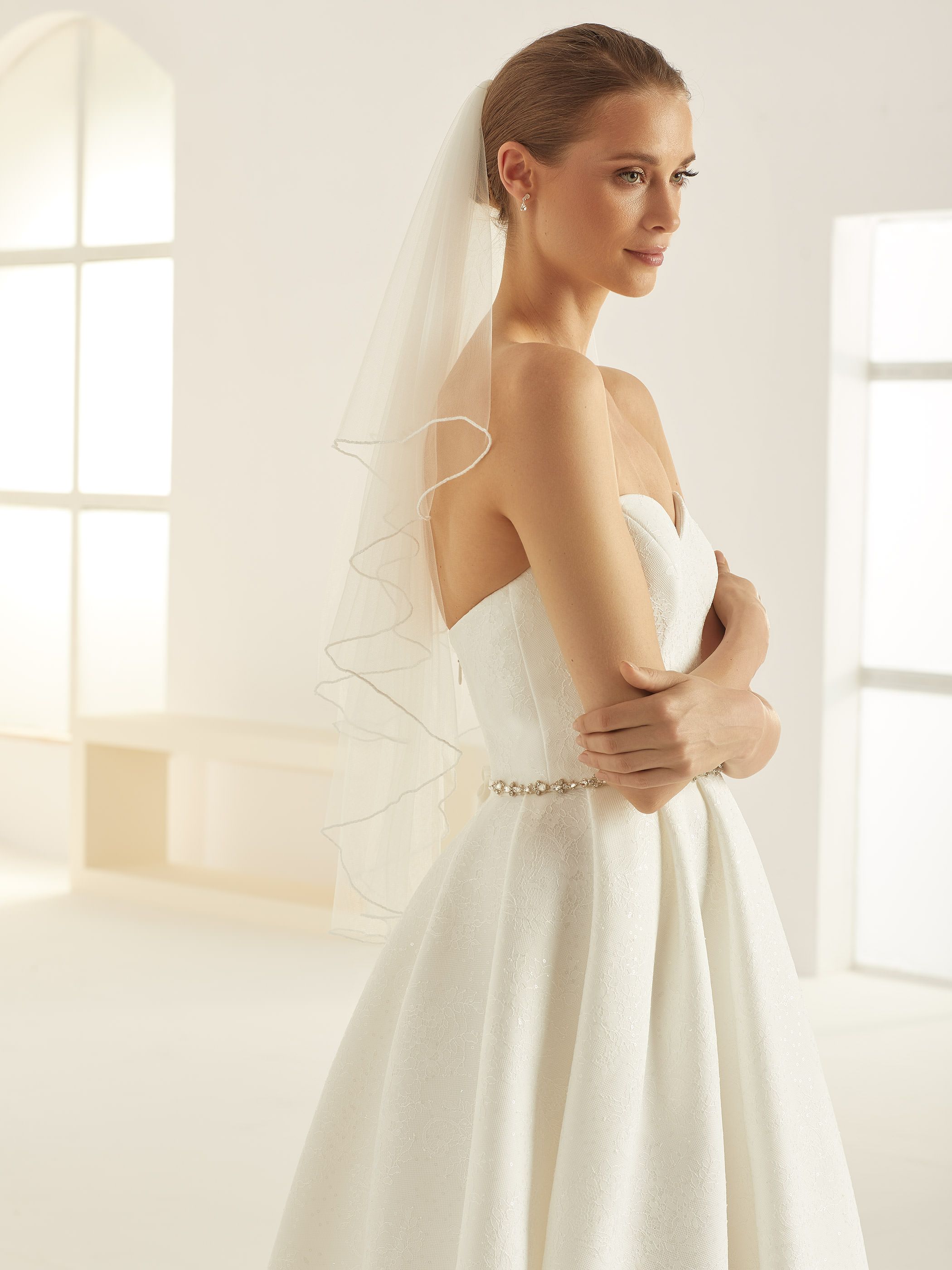 GLASS BEADED EDGE VEIL S312