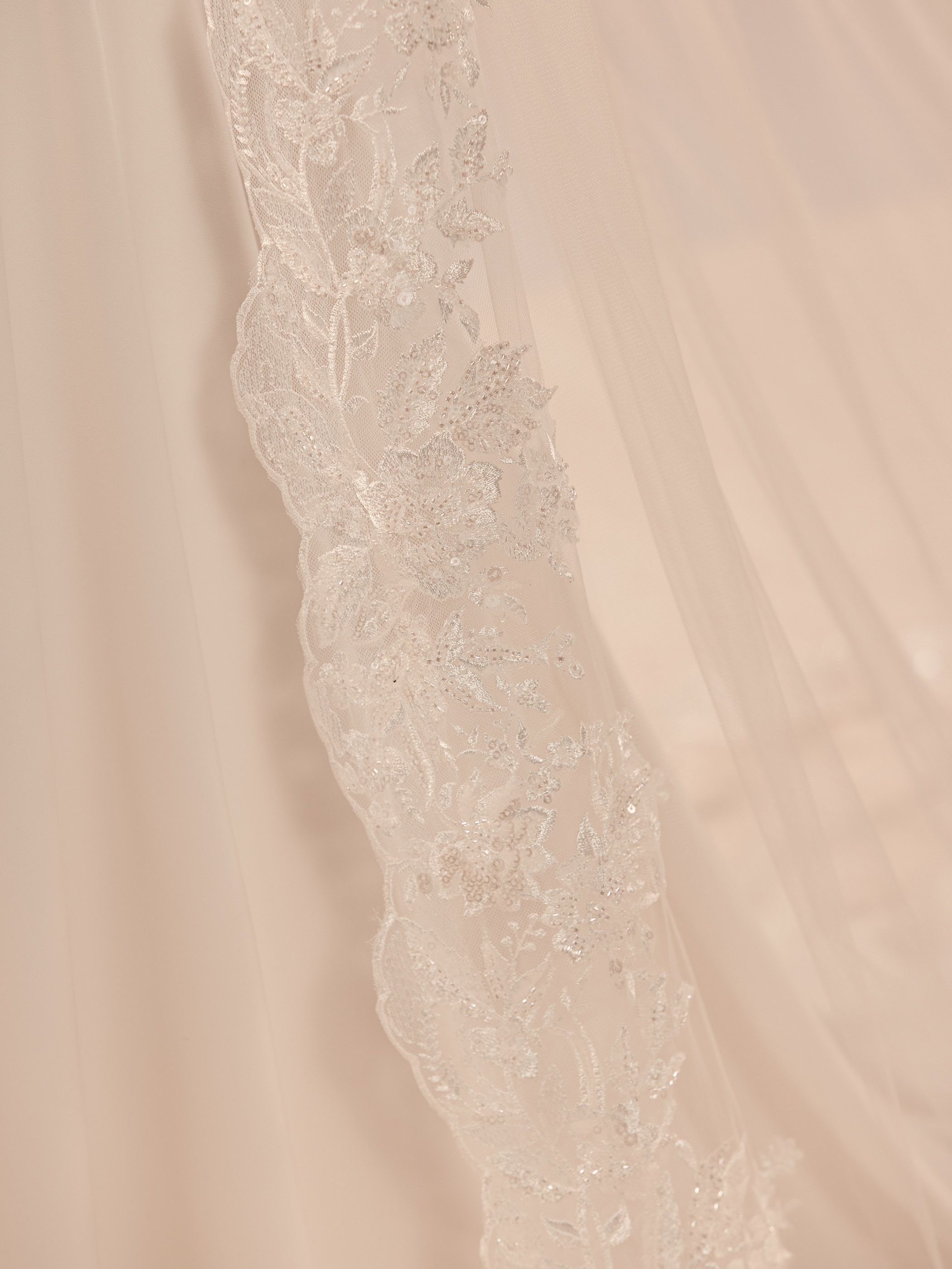 LACE EDGED VEIL S471