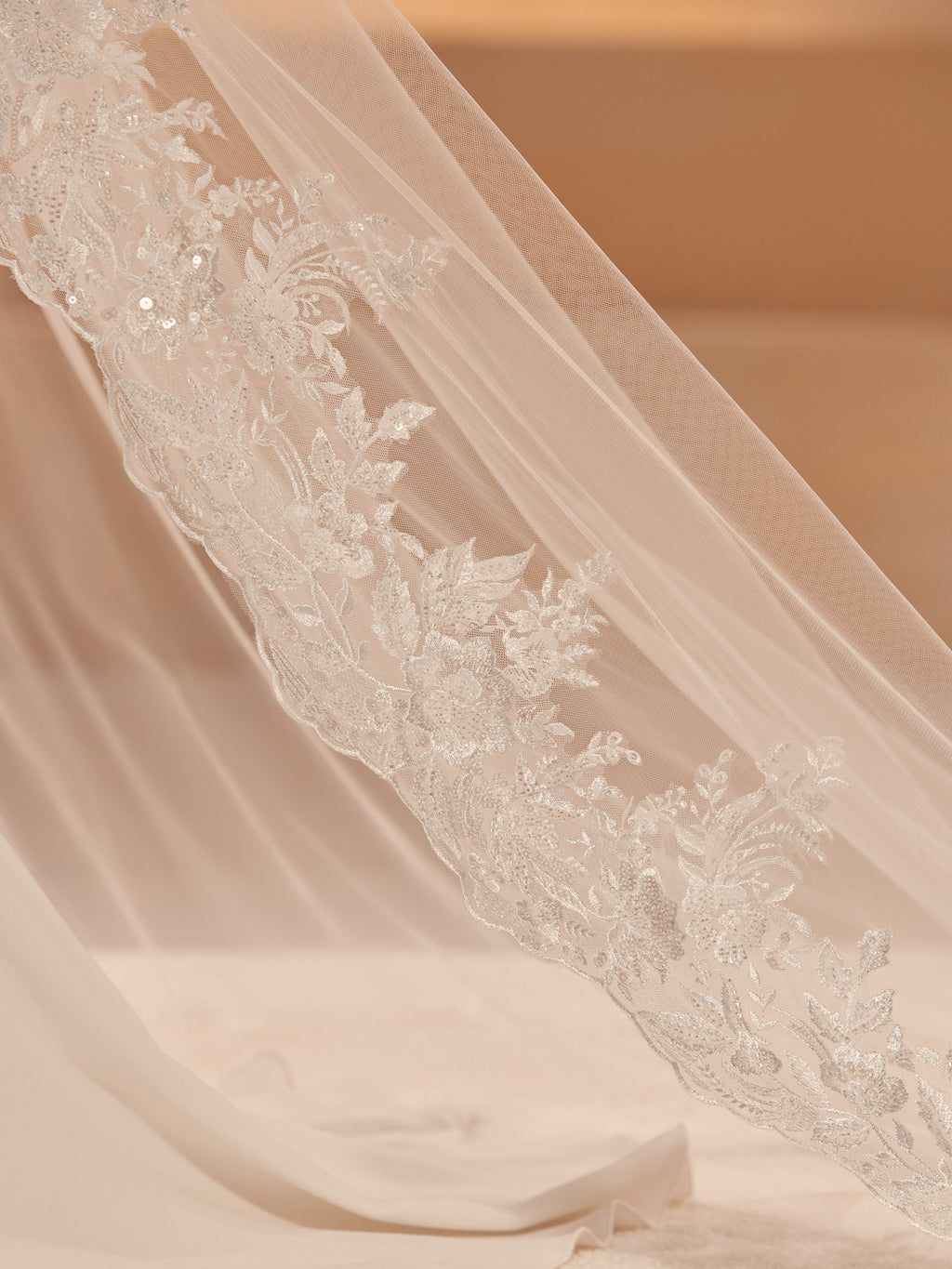 LACE EDGED VEIL S473