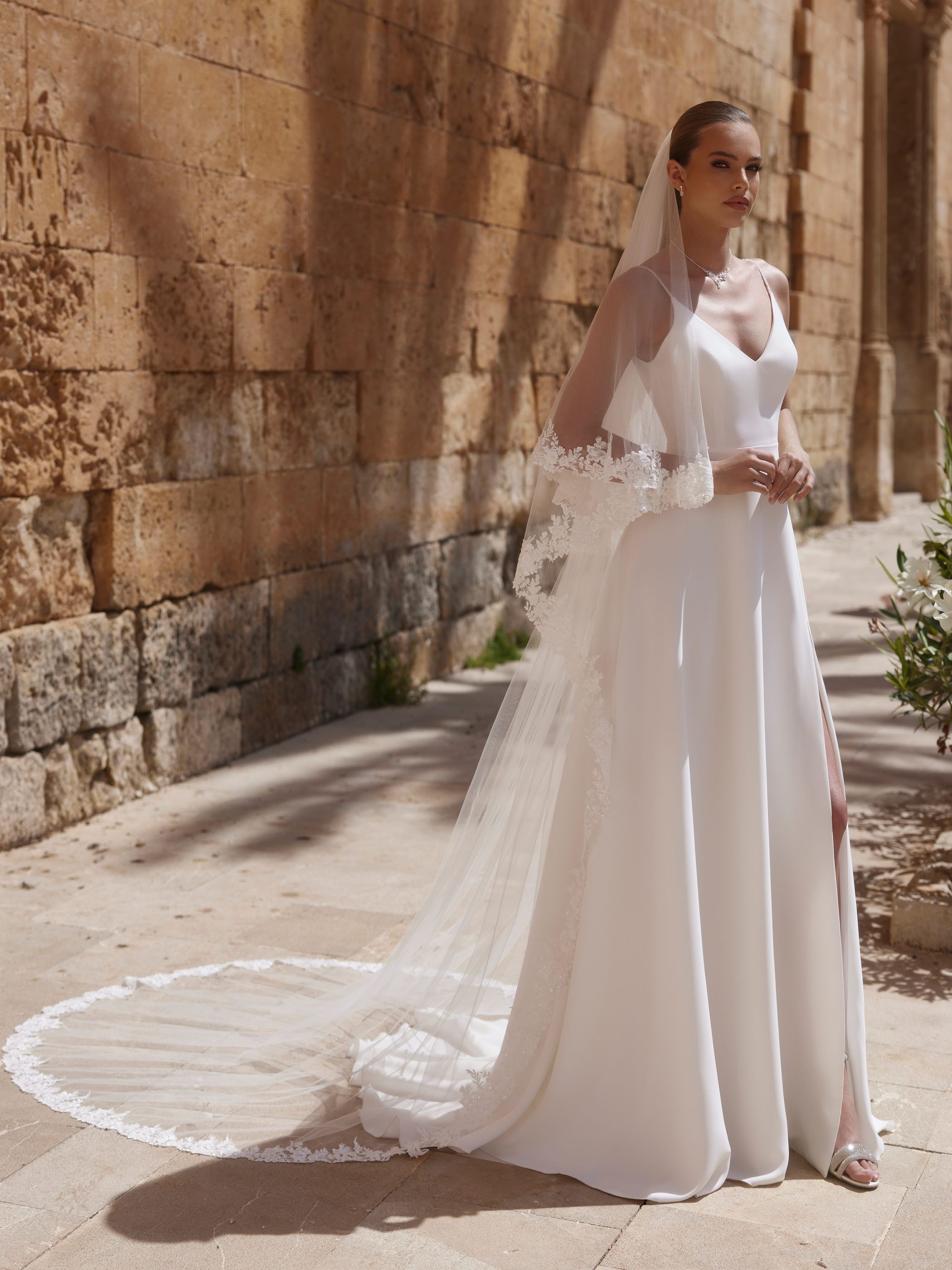 LACE EDGED VEIL S492