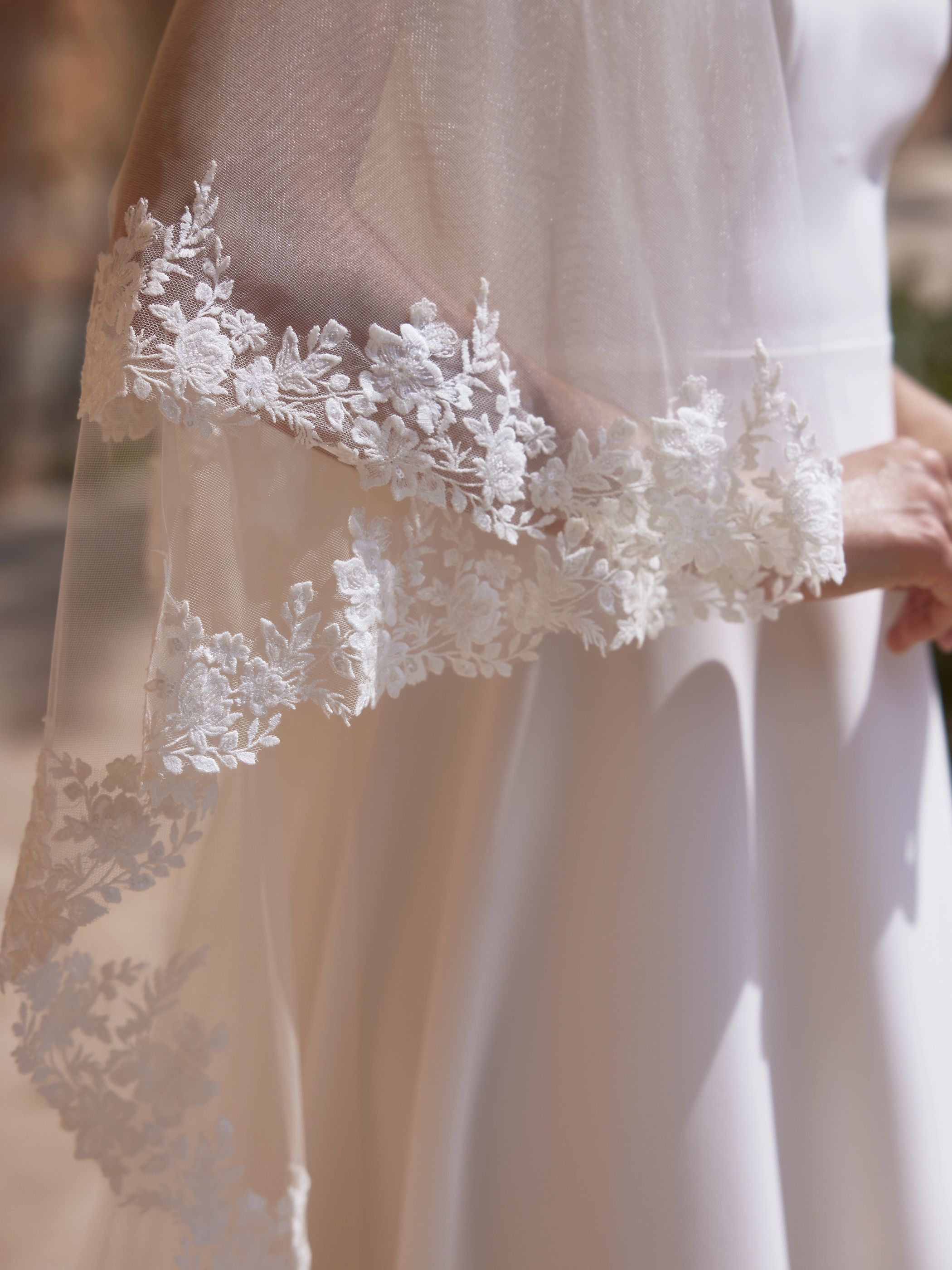LACE EDGED VEIL S492