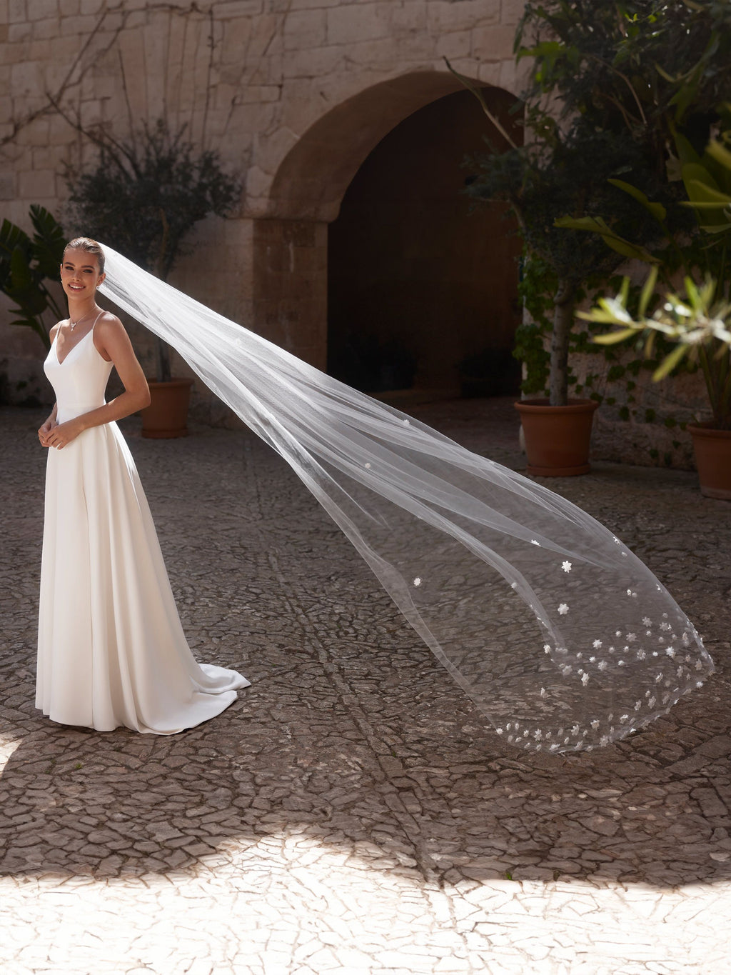 CUT EDGED VEIL S501