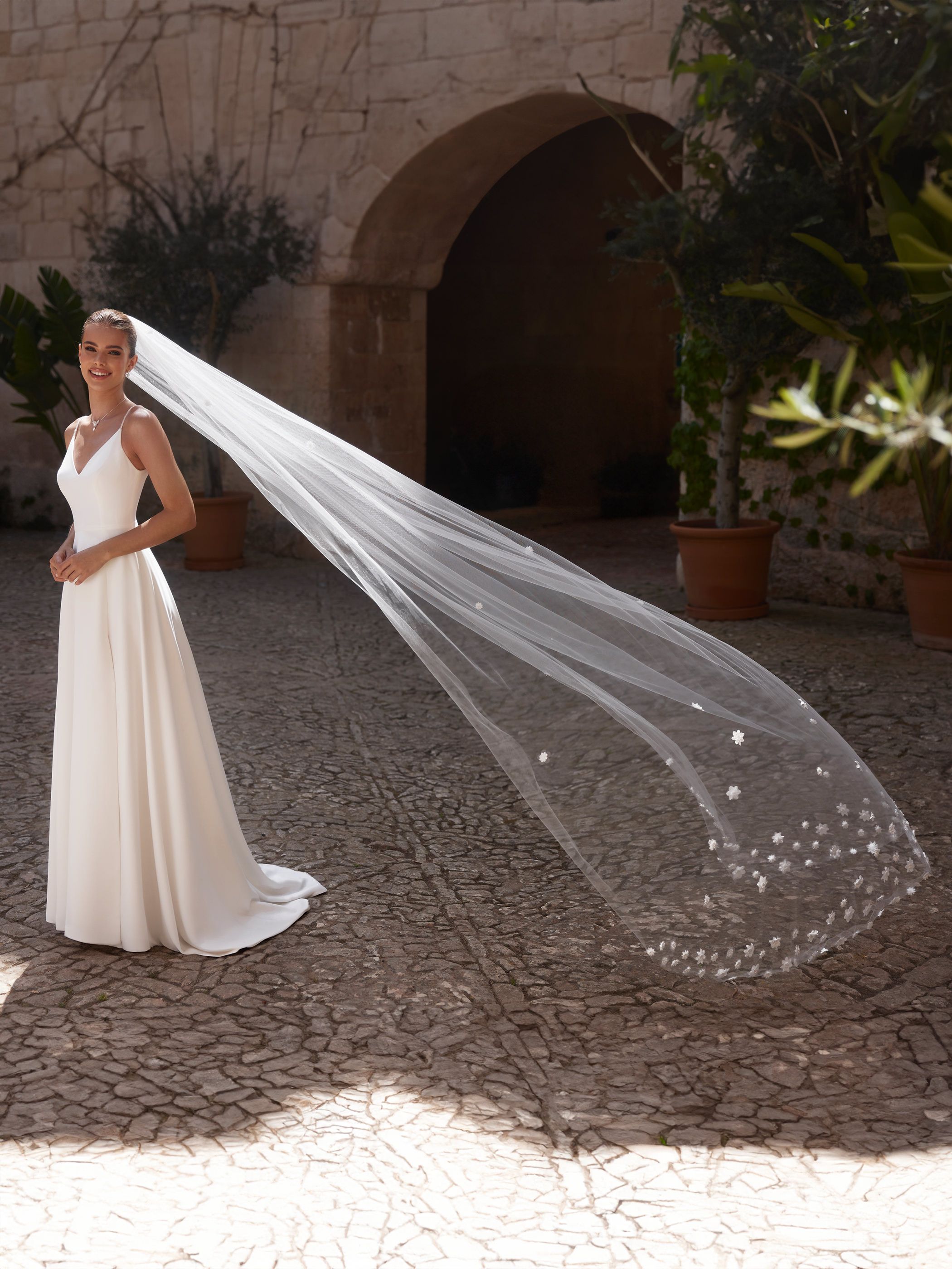 CUT EDGED VEIL S501