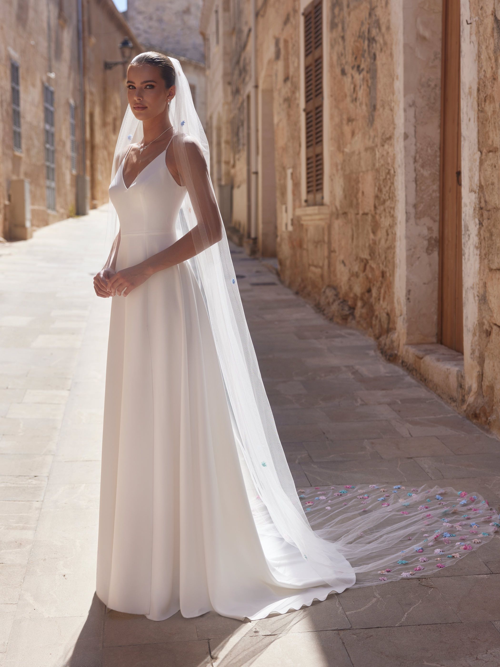 CUT EDGED VEIL S502