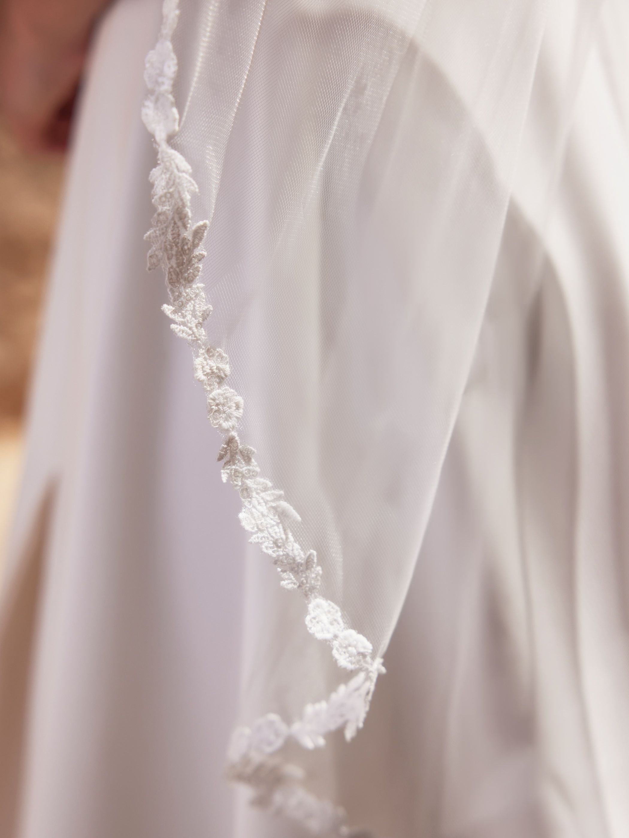 LACE EDGED VEIL S508