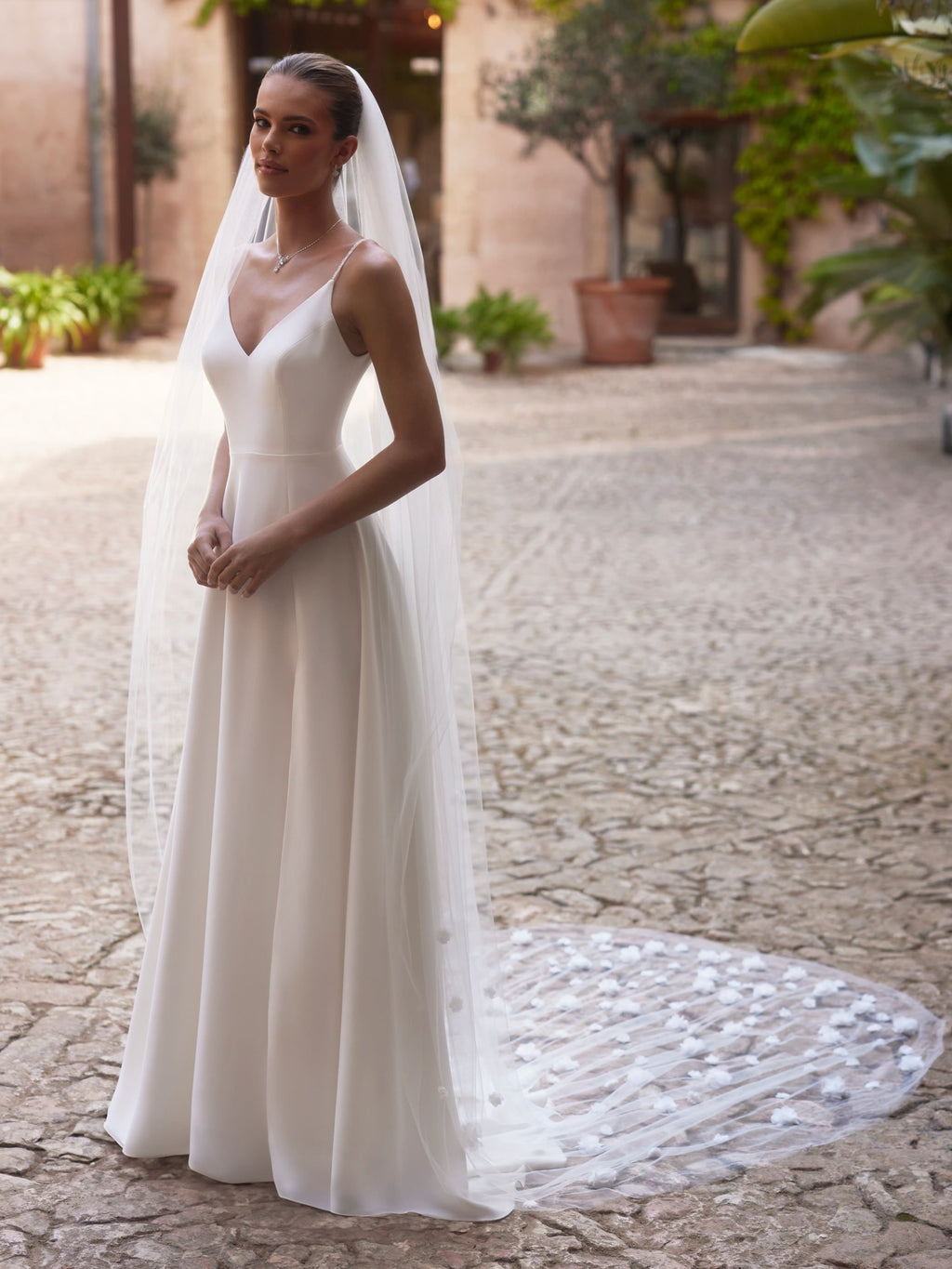 CUT EDGED VEIL S517
