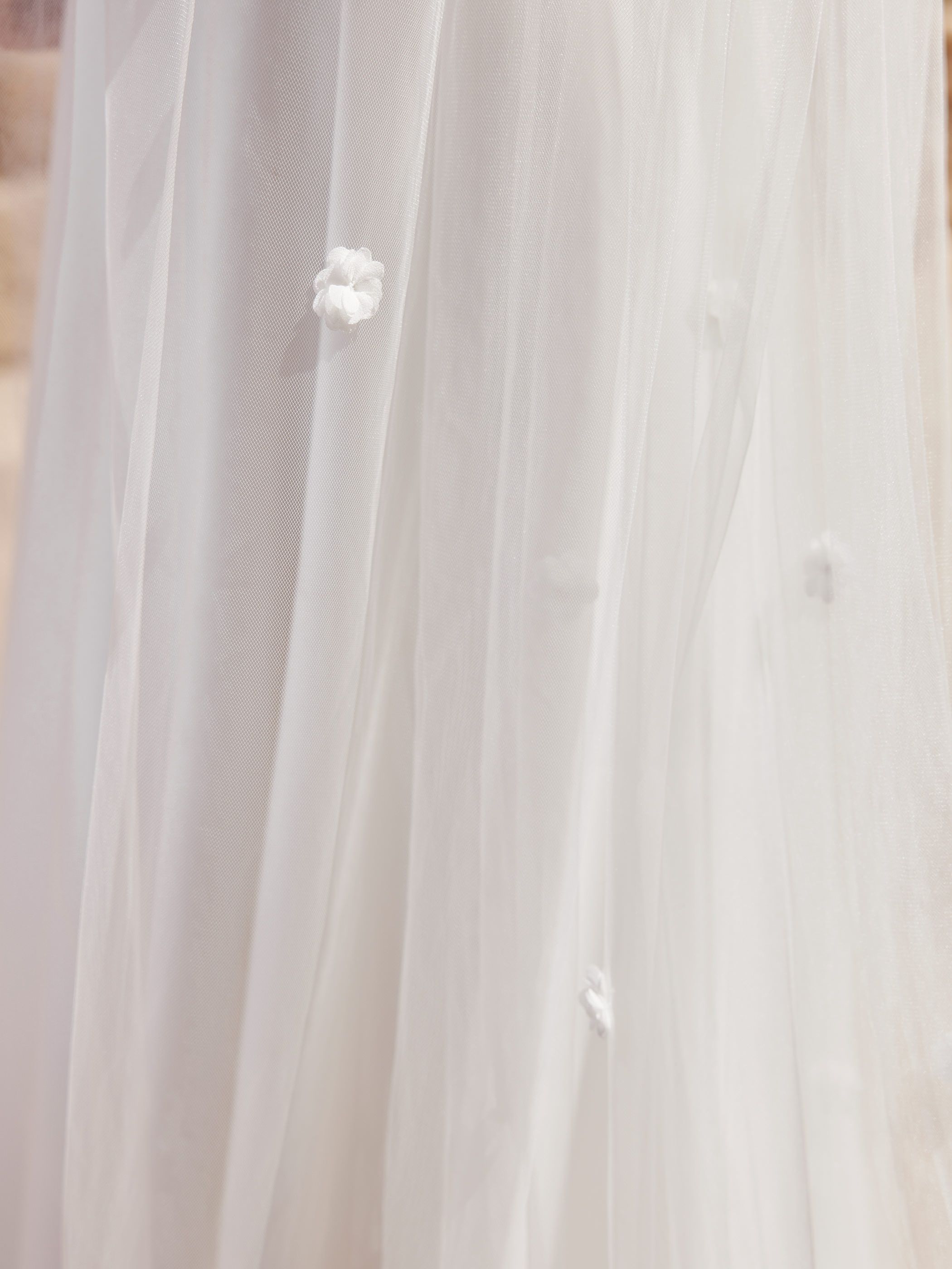 CUT EDGED VEIL S518