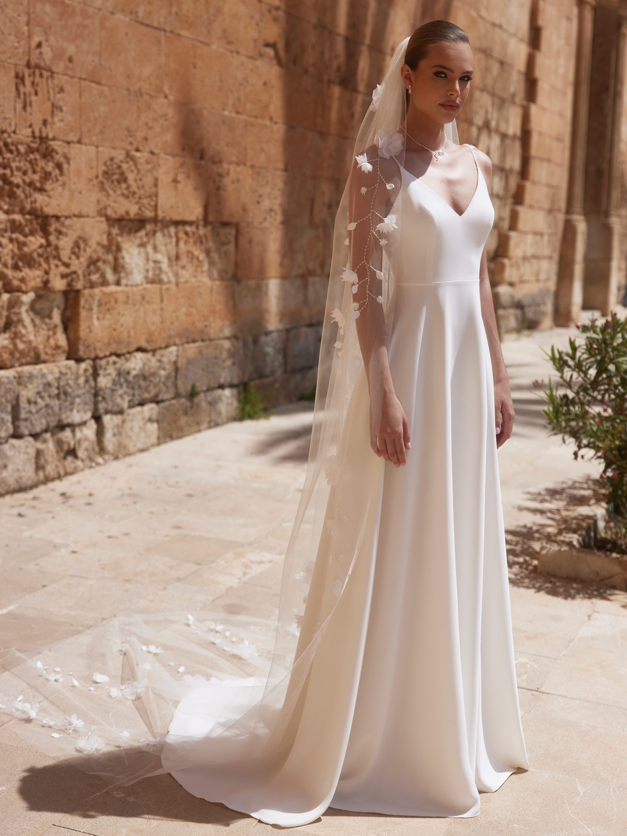 CUT EDGED VEIL S520