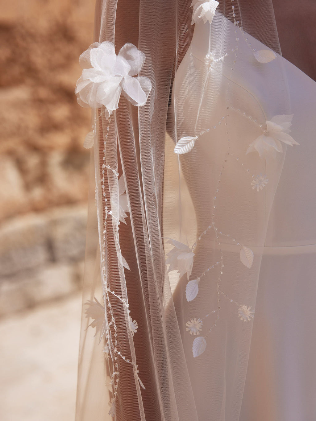CUT EDGED VEIL S520