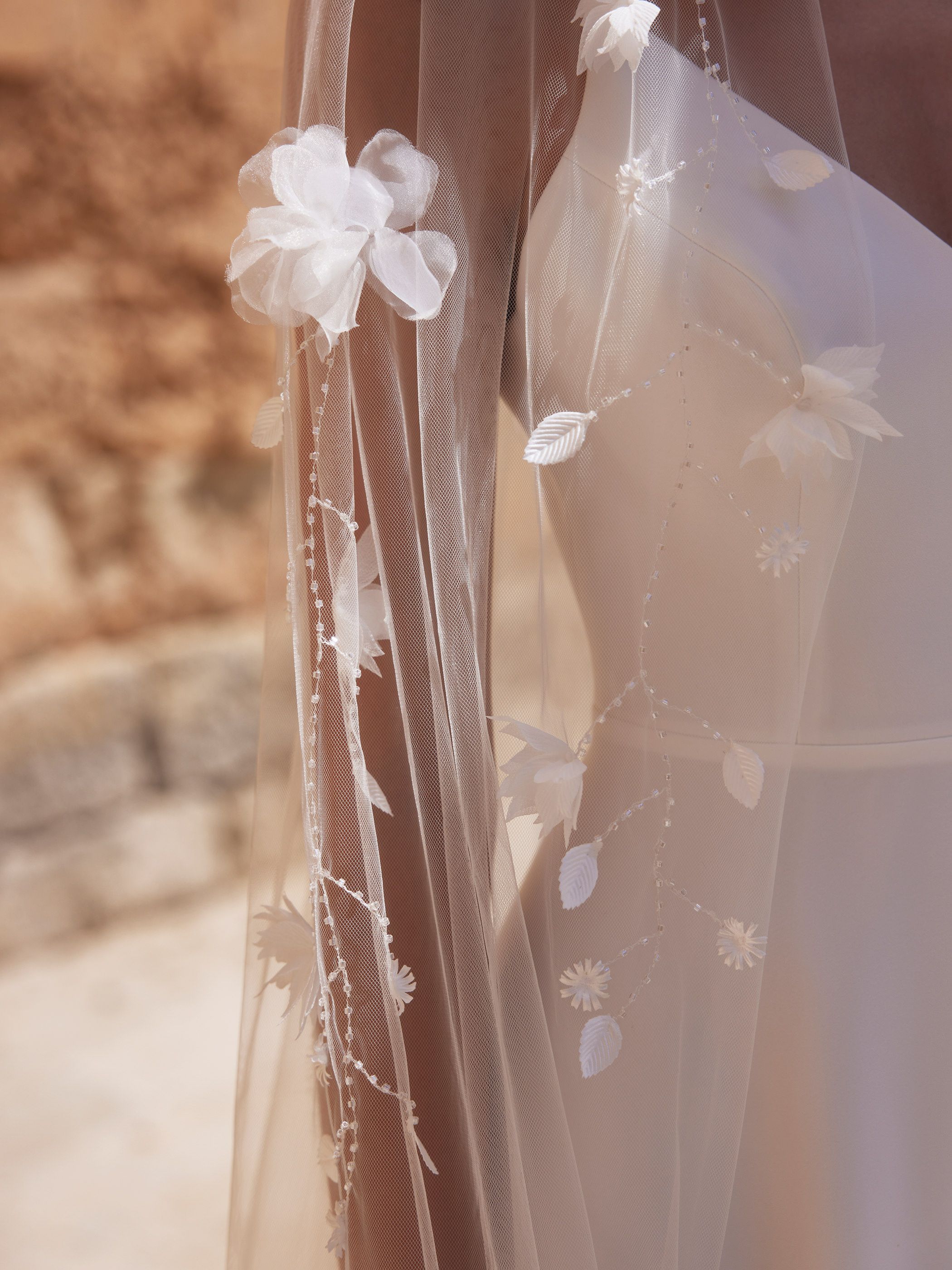 CUT EDGED VEIL S520