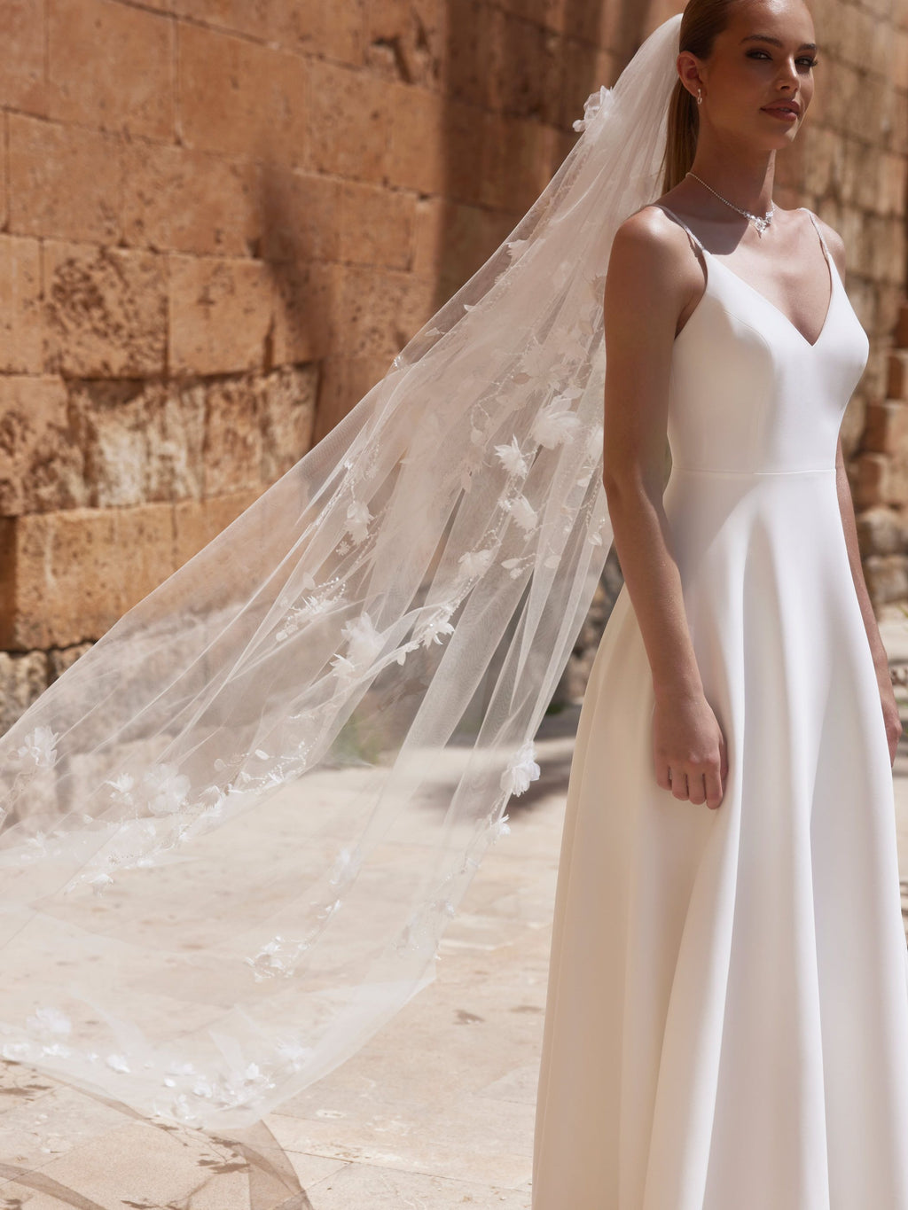 CUT EDGED VEIL S520
