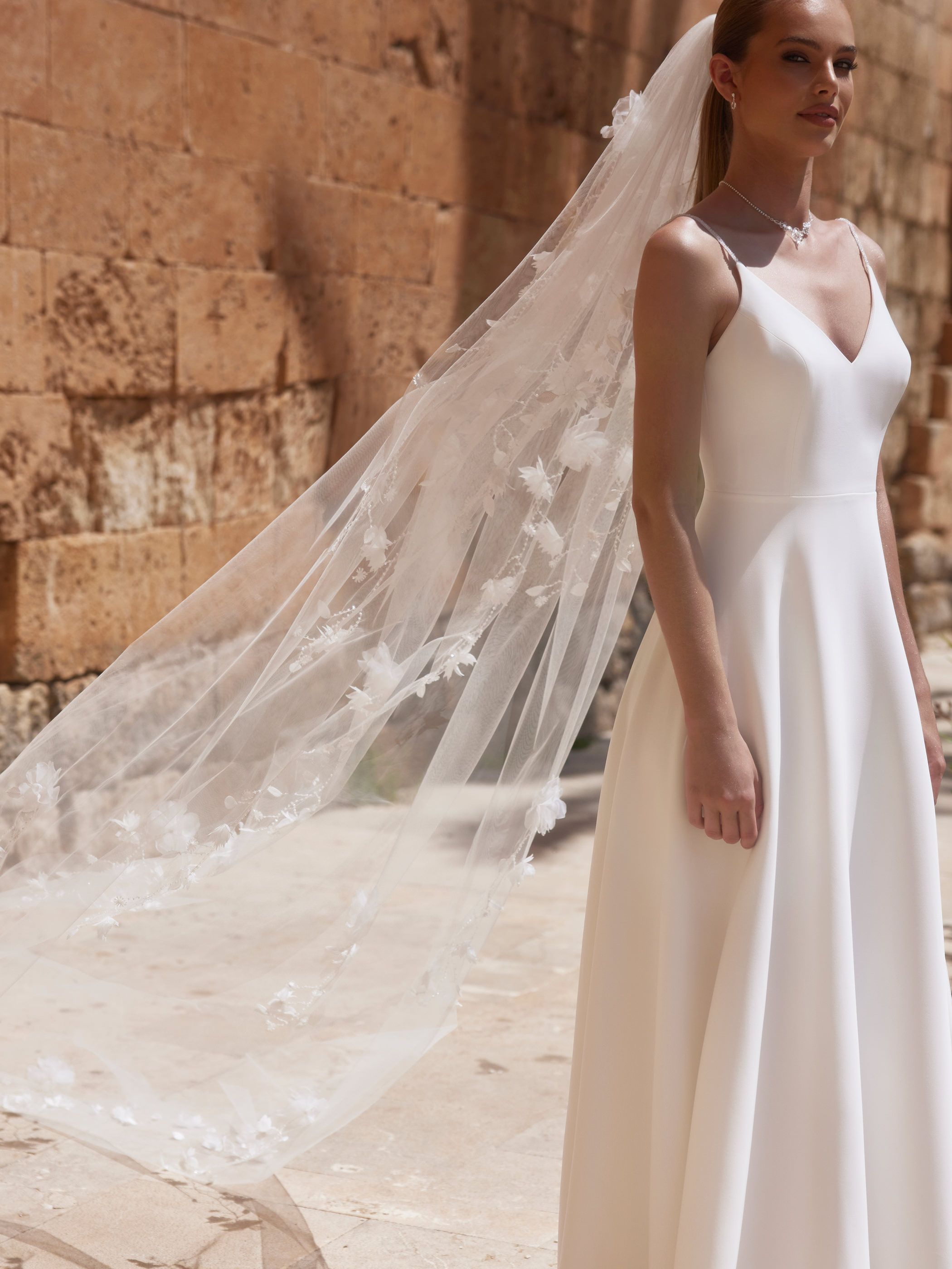CUT EDGED VEIL S520