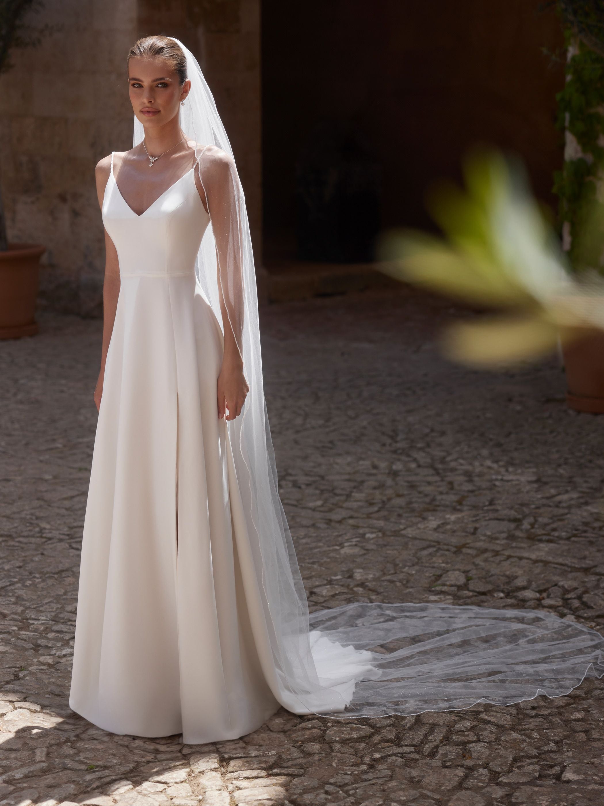 GLASS BEADED EDGE VEIL S521