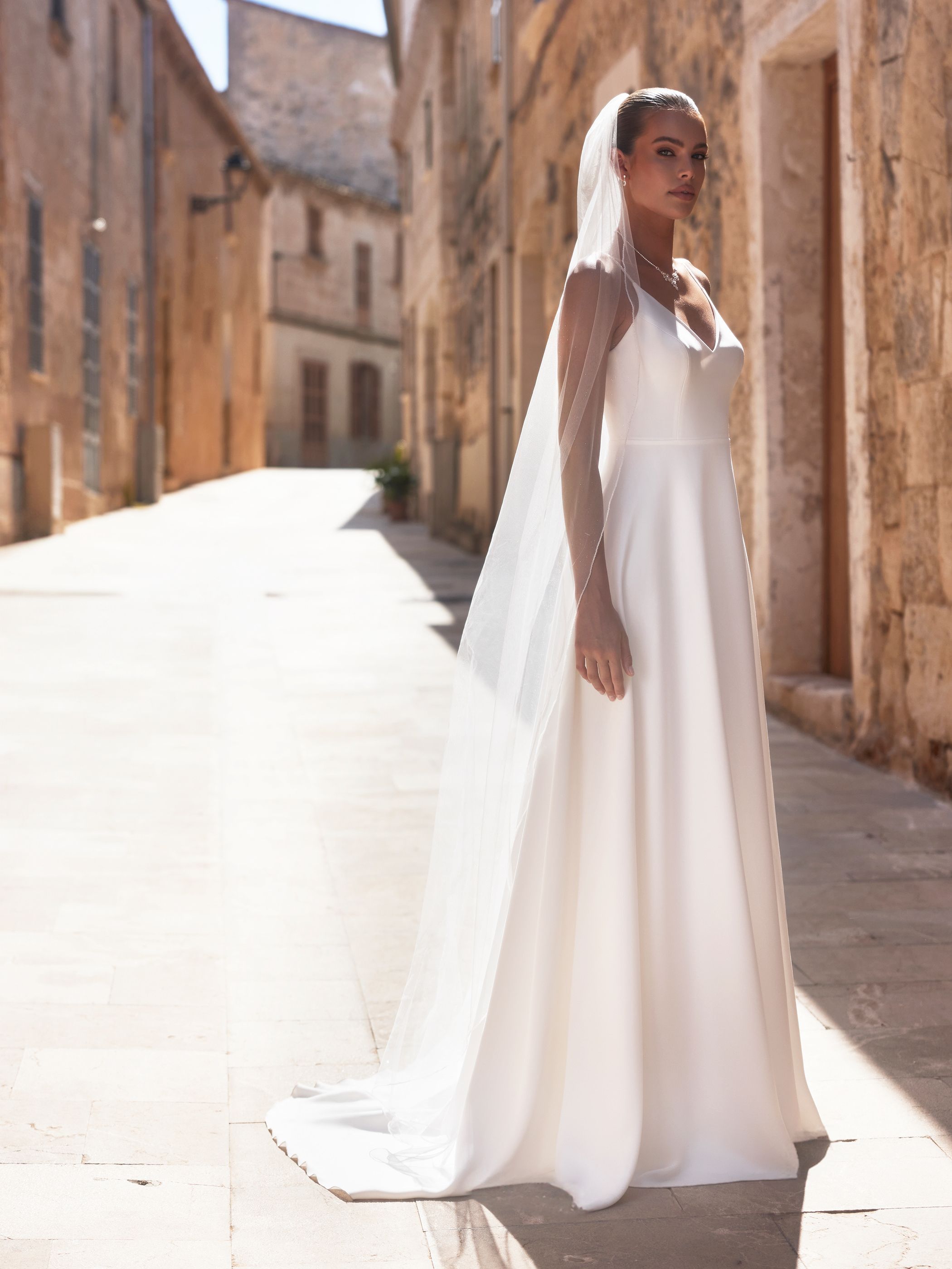 GLASS BEADED EDGE VEIL S522