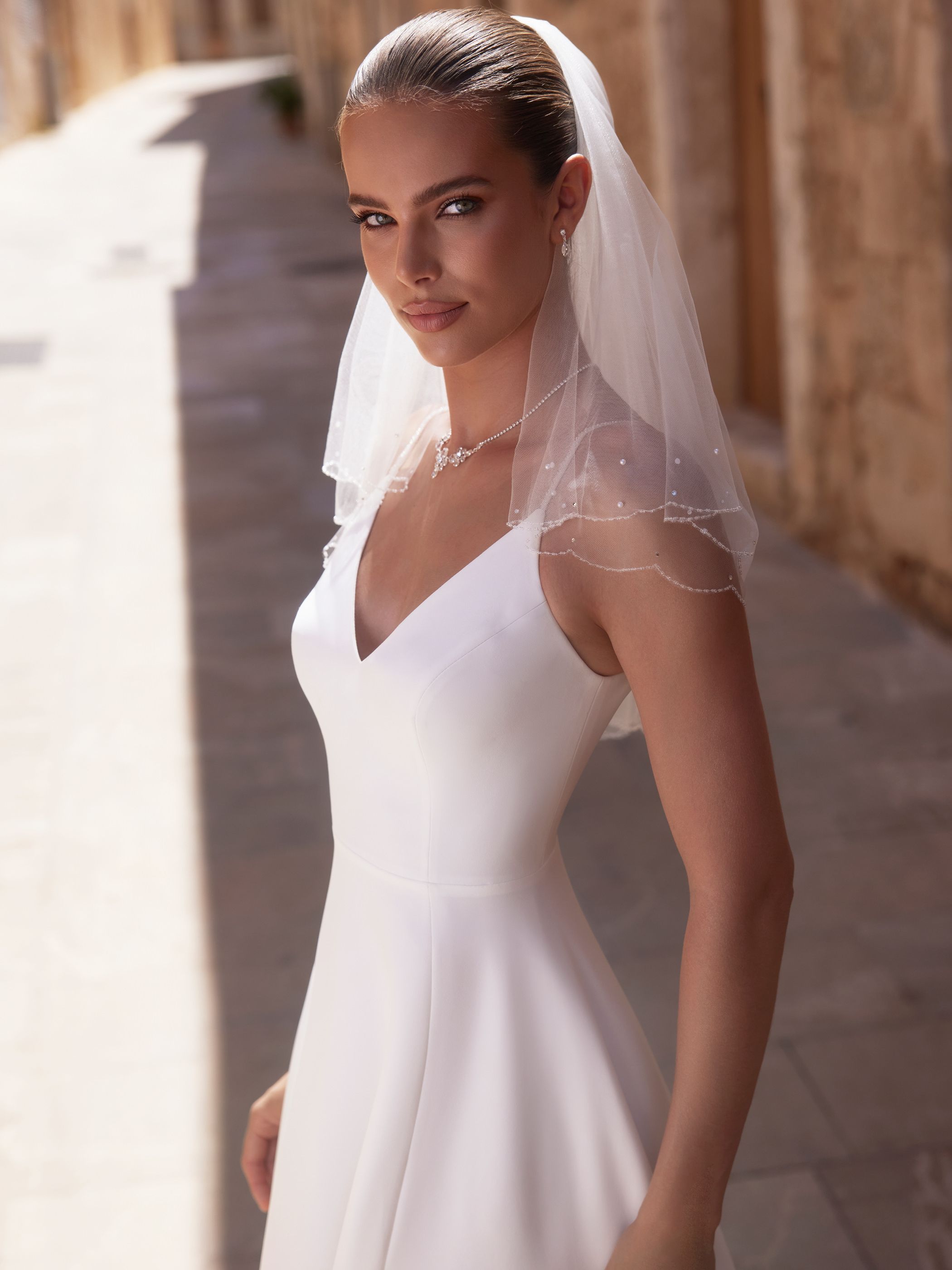 GLASS BEADED EDGE VEIL S523