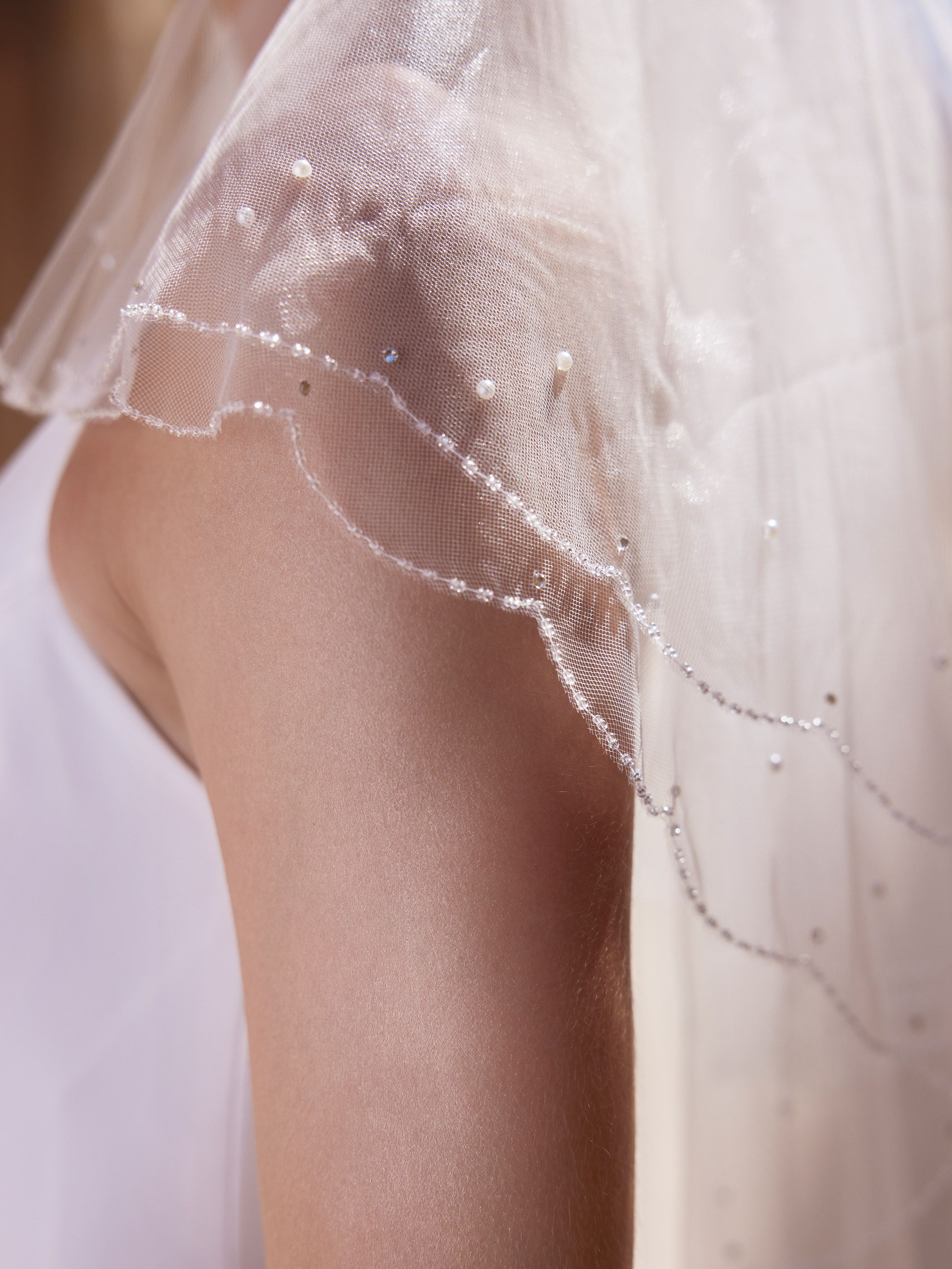 GLASS BEADED EDGE VEIL S523