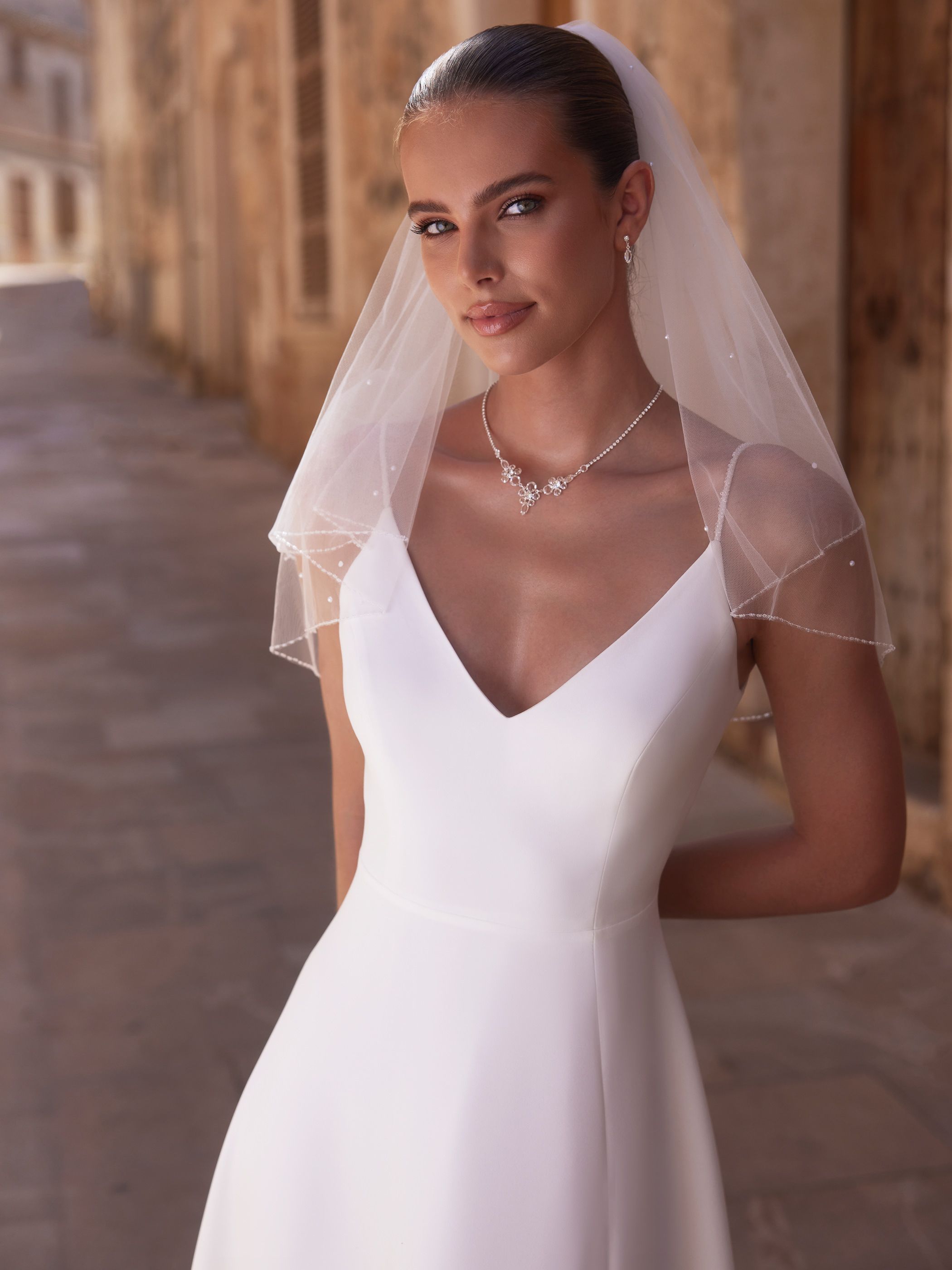 GLASS BEADED EDGE VEIL S524
