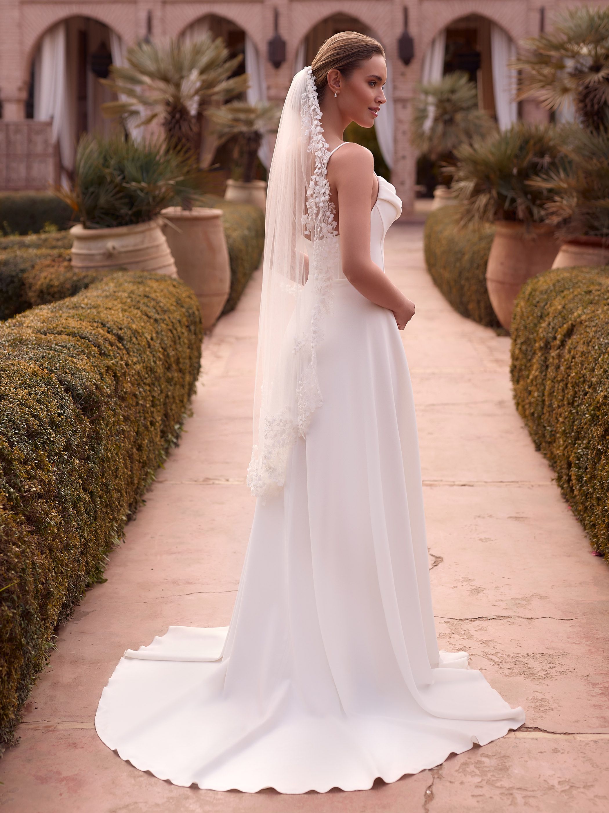 LACE EDGED VEIL S538