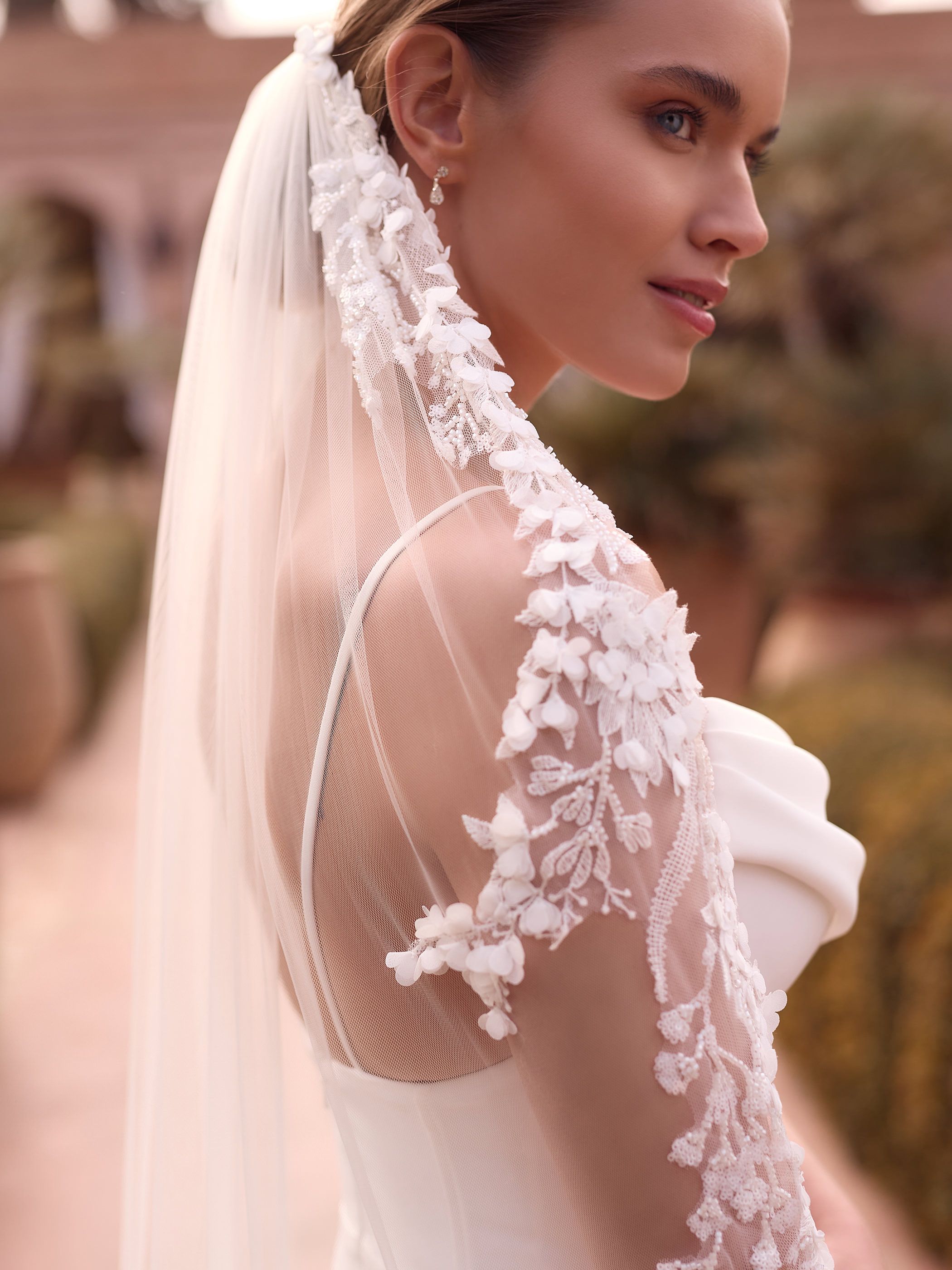 LACE EDGED VEIL S538