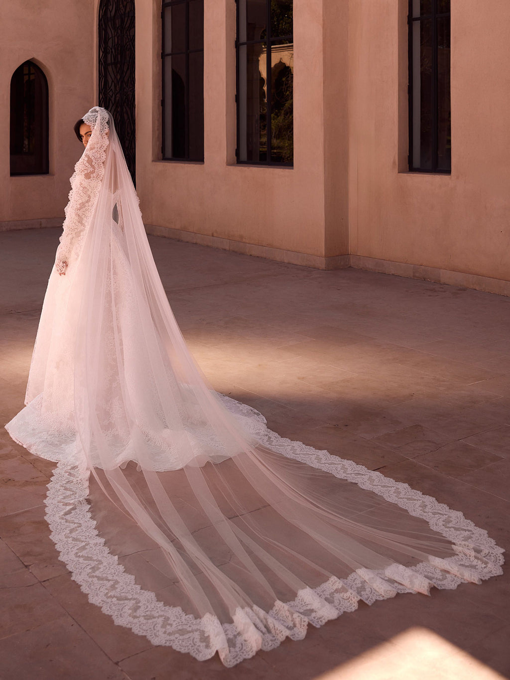LACE EDGED VEIL S574