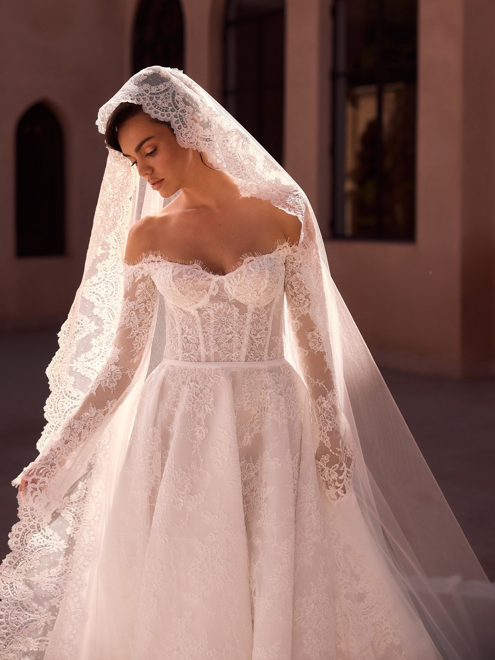 LACE EDGED VEIL S574