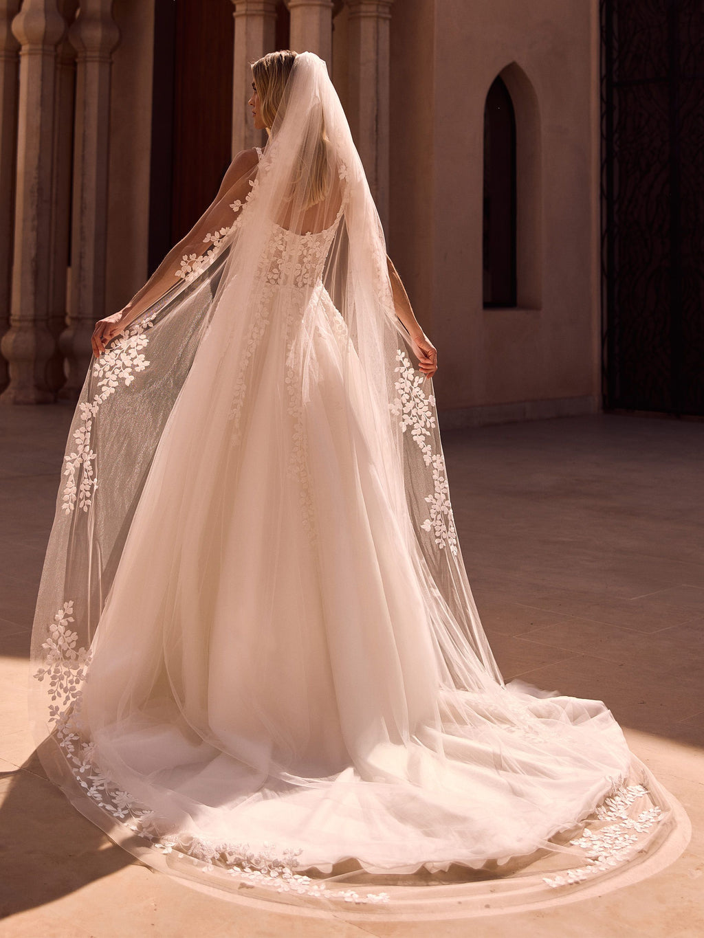 LACE EDGED VEIL S575