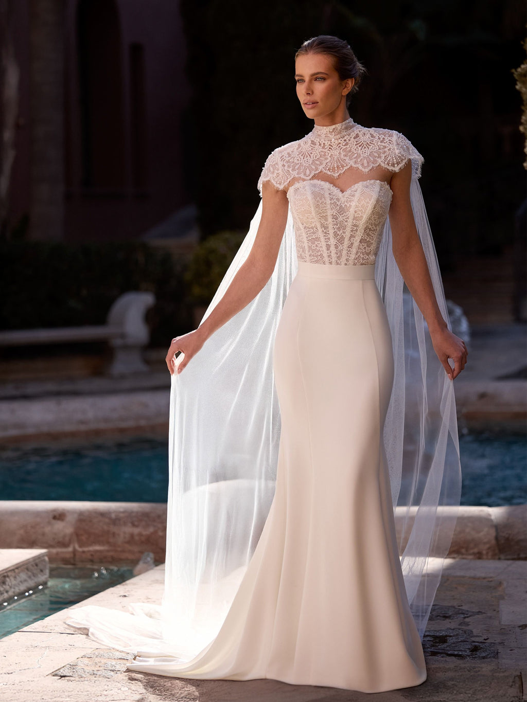 BRIDAL CAPE E547