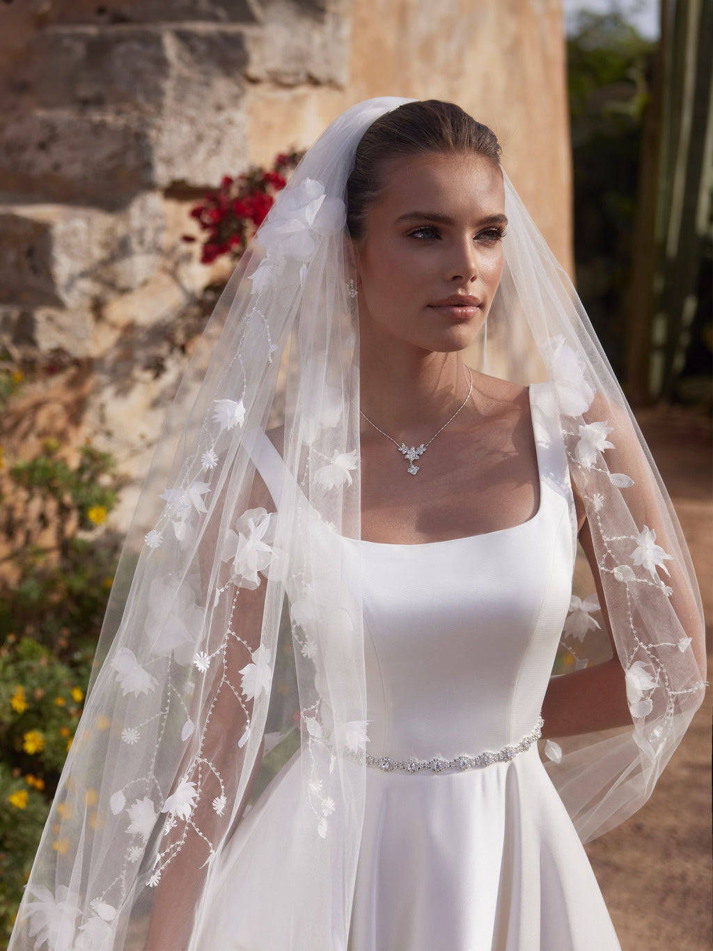 CUT EDGED VEIL S520