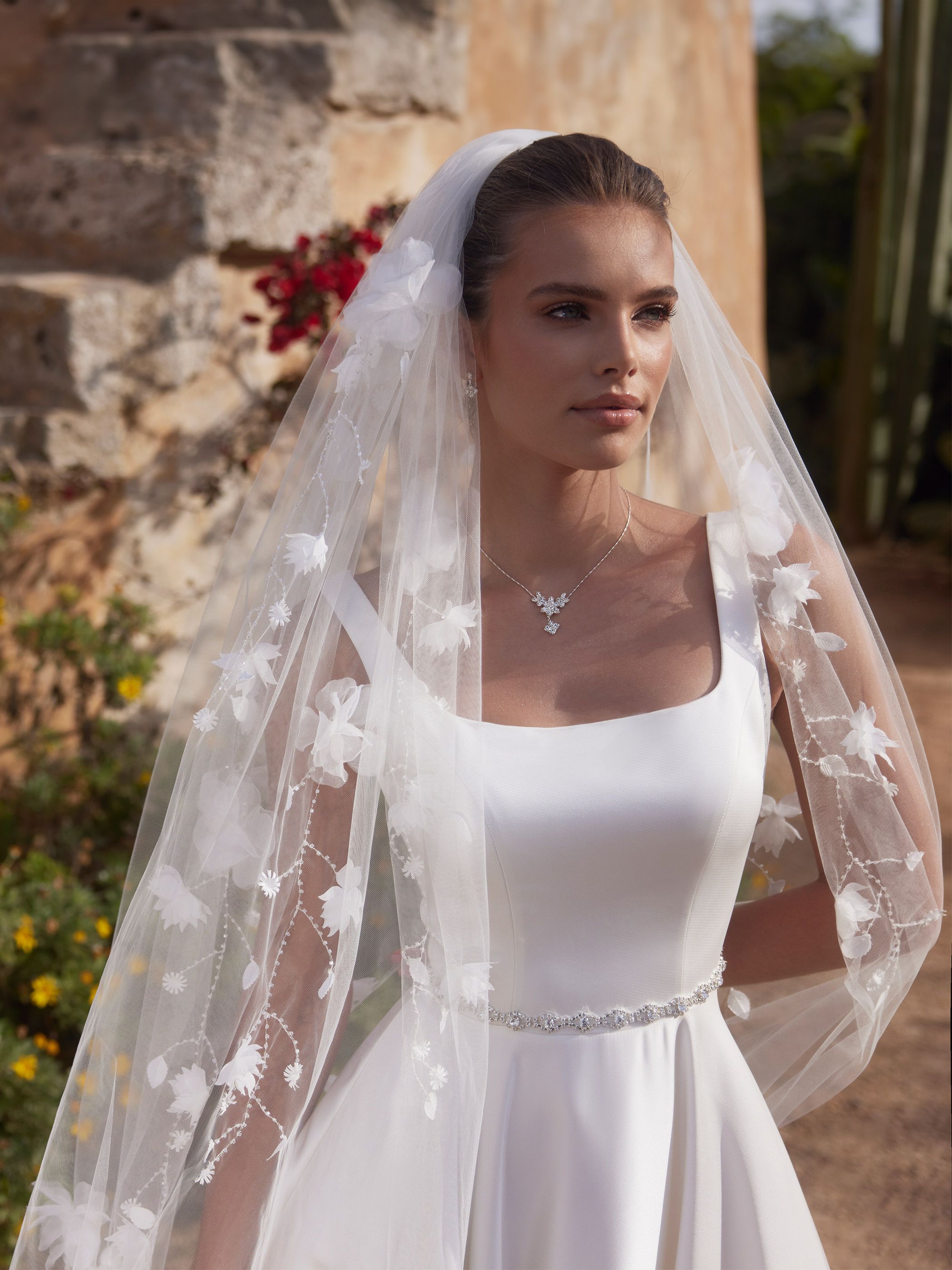 CUT EDGED VEIL S520