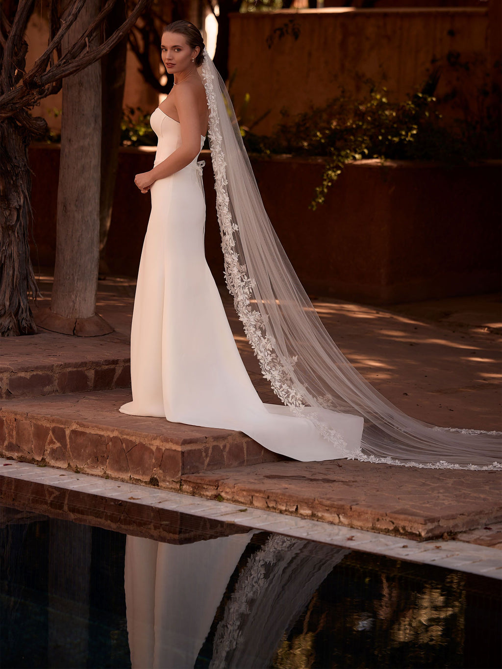 LACE EDGED VEIL S541