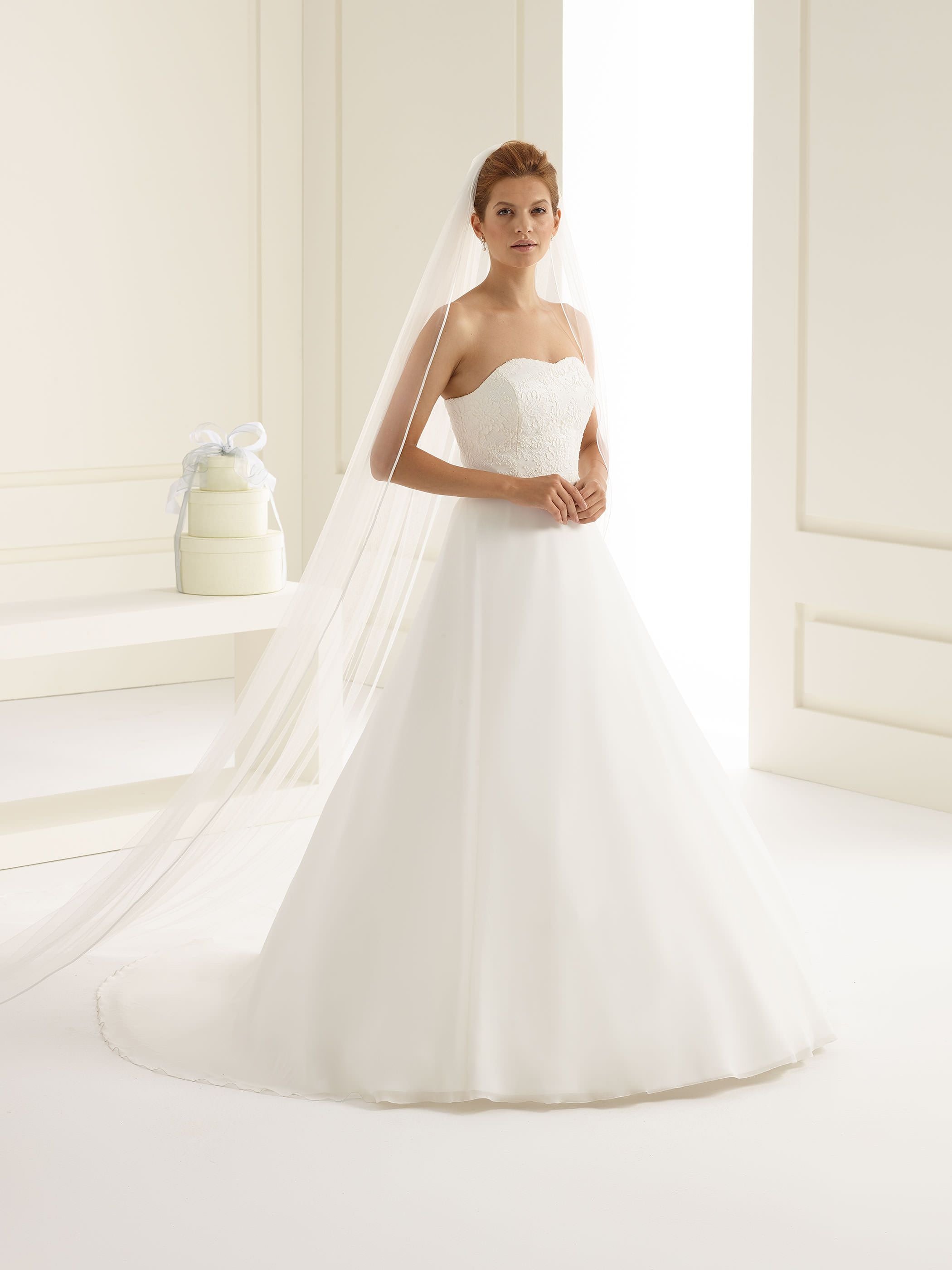 SATIN EDGE VEIL S153