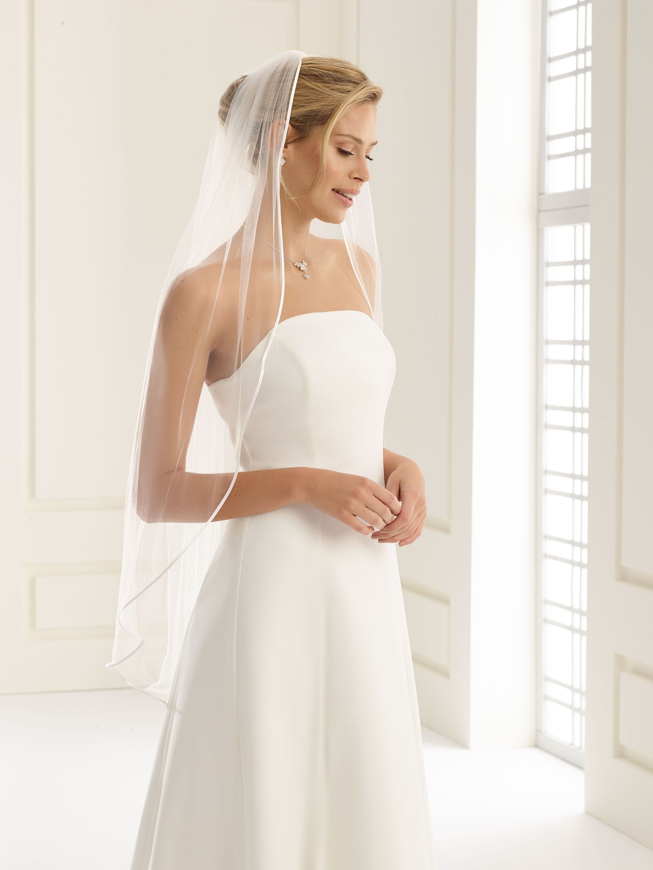 SATIN EDGE VEIL S196