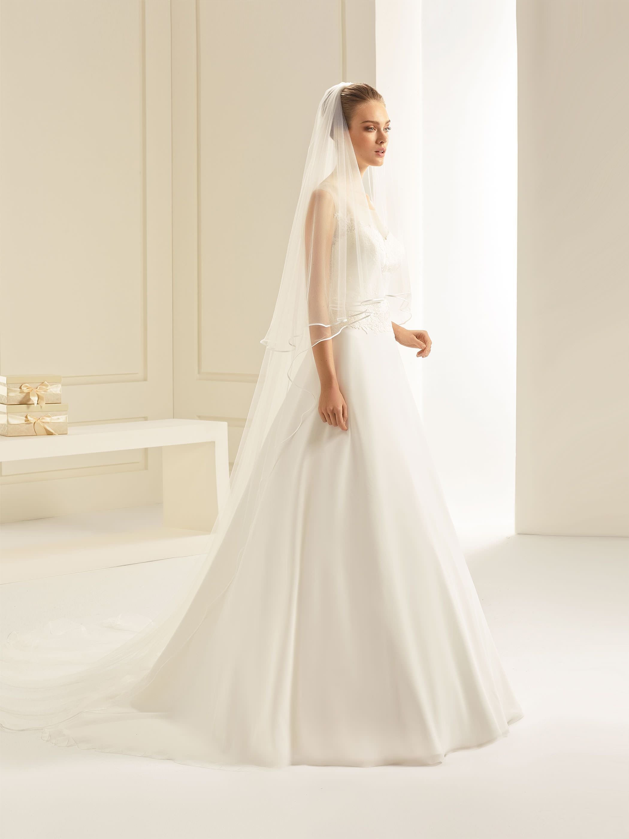 SATIN EDGE VEIL S241