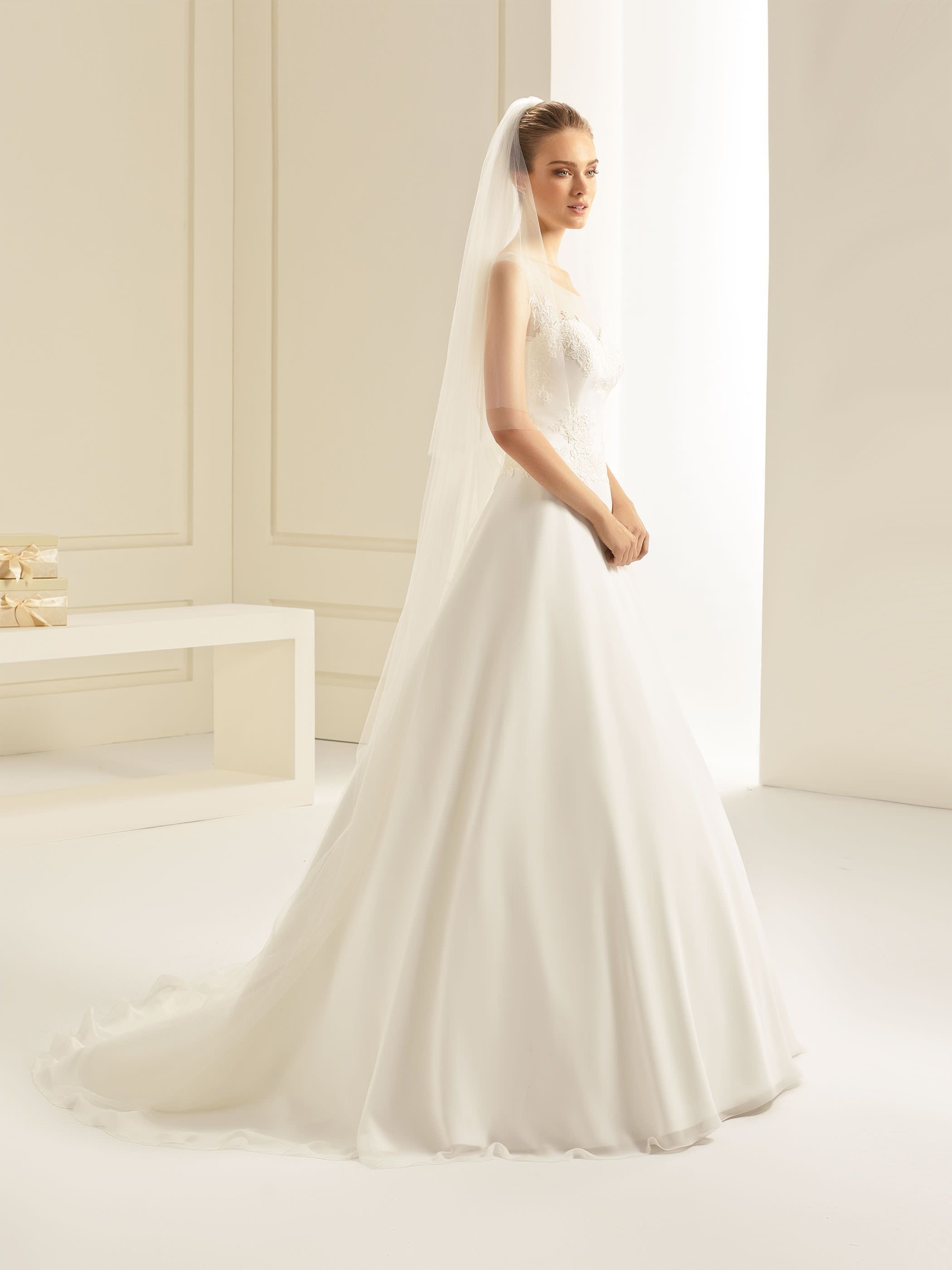 CUTE EDGED VEIL S251