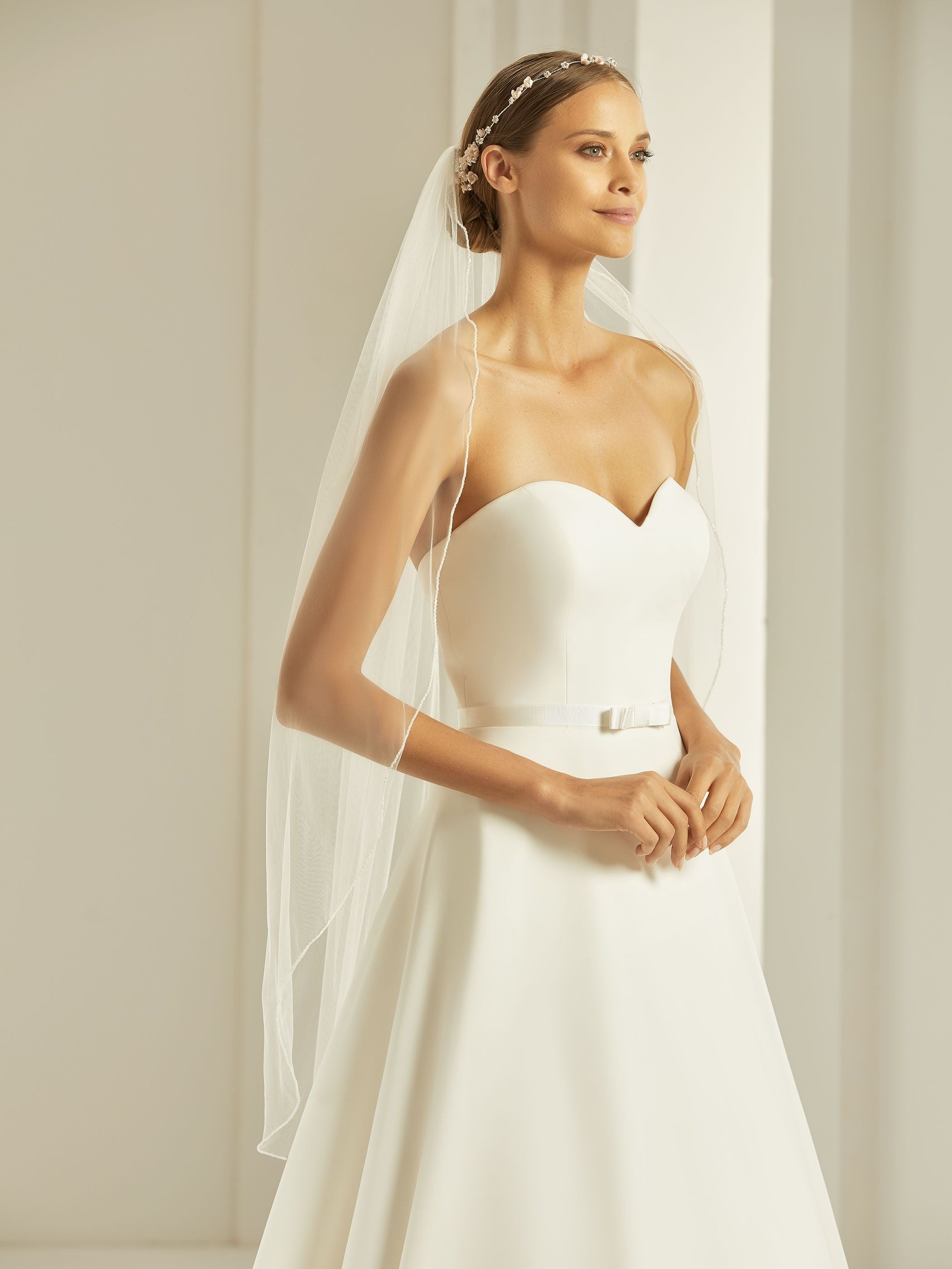 GLASS BEADED EDGE VEIL S259