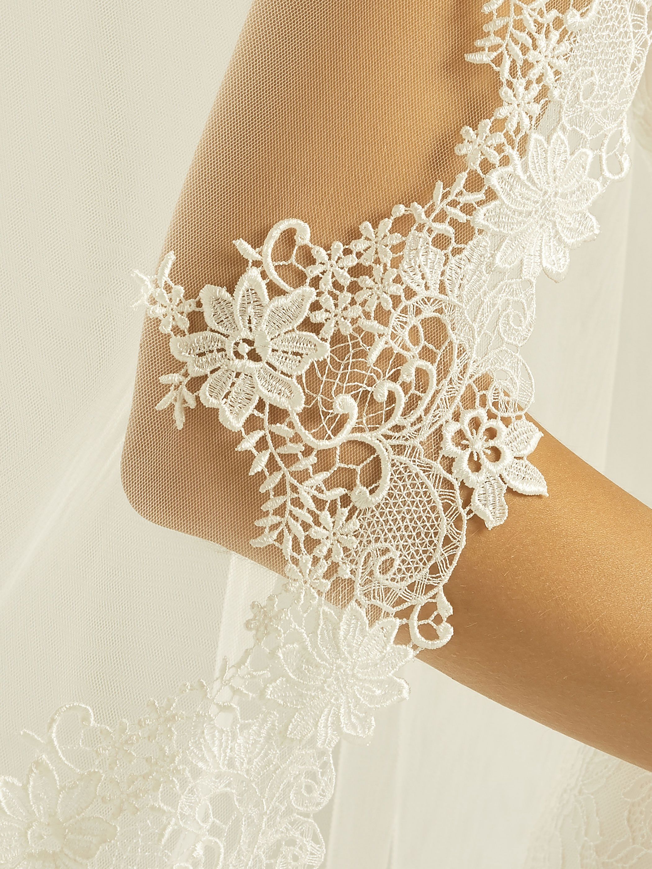 LACE EDGE VEIL S280
